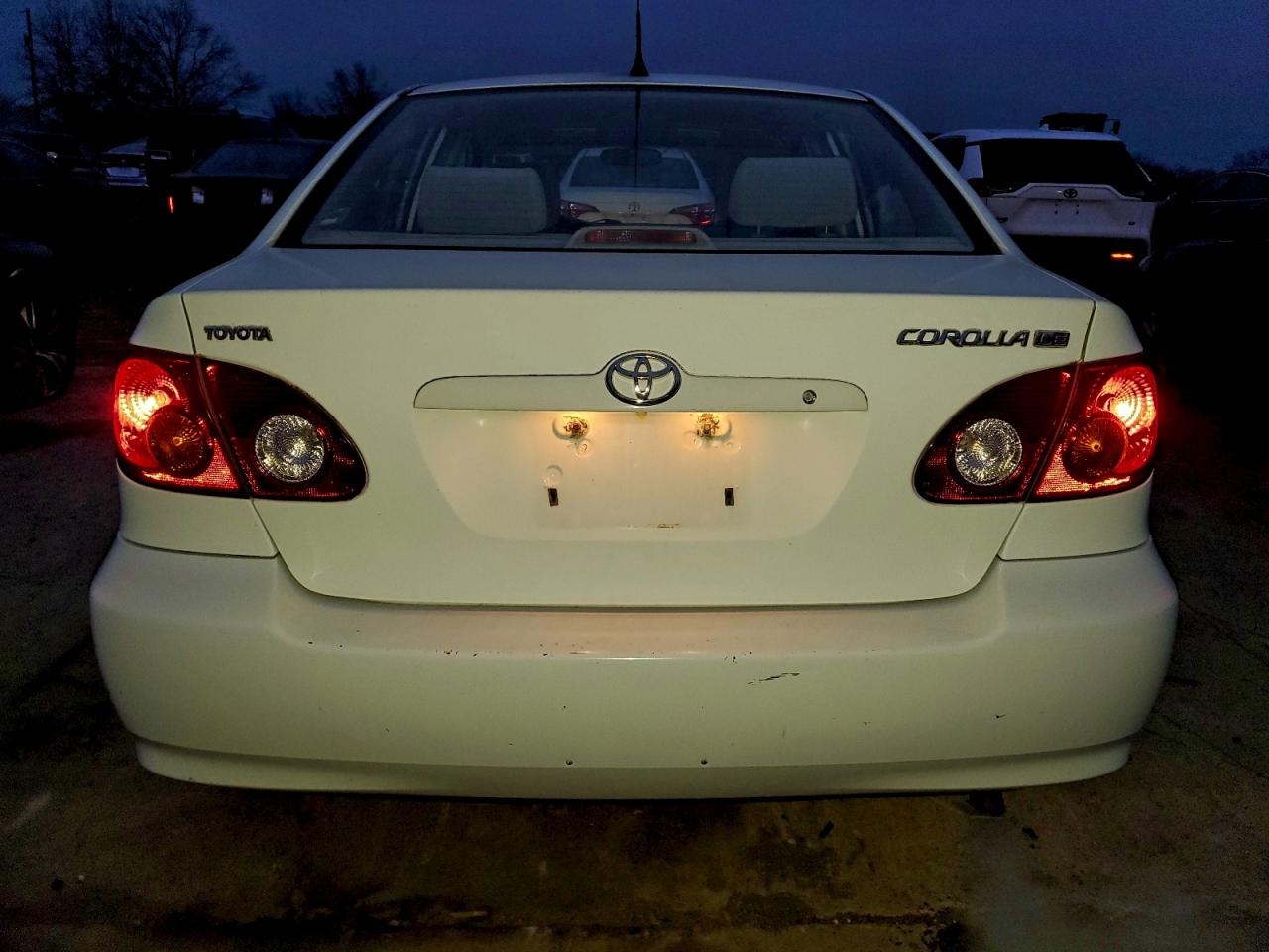 2004 Toyota Corolla Ce White vin: JTDBR32E942040872