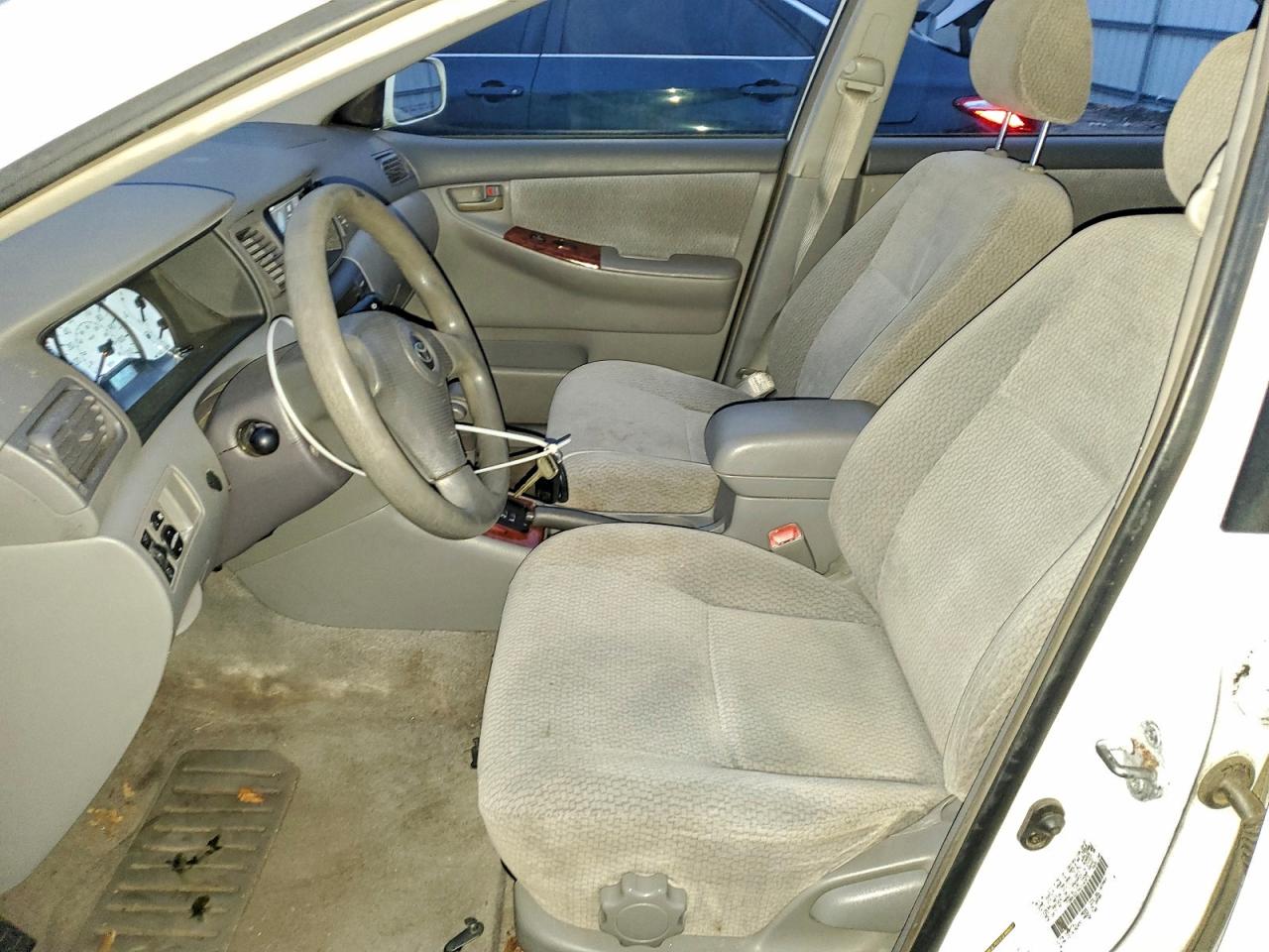 2004 Toyota Corolla Ce White vin: JTDBR32E942040872