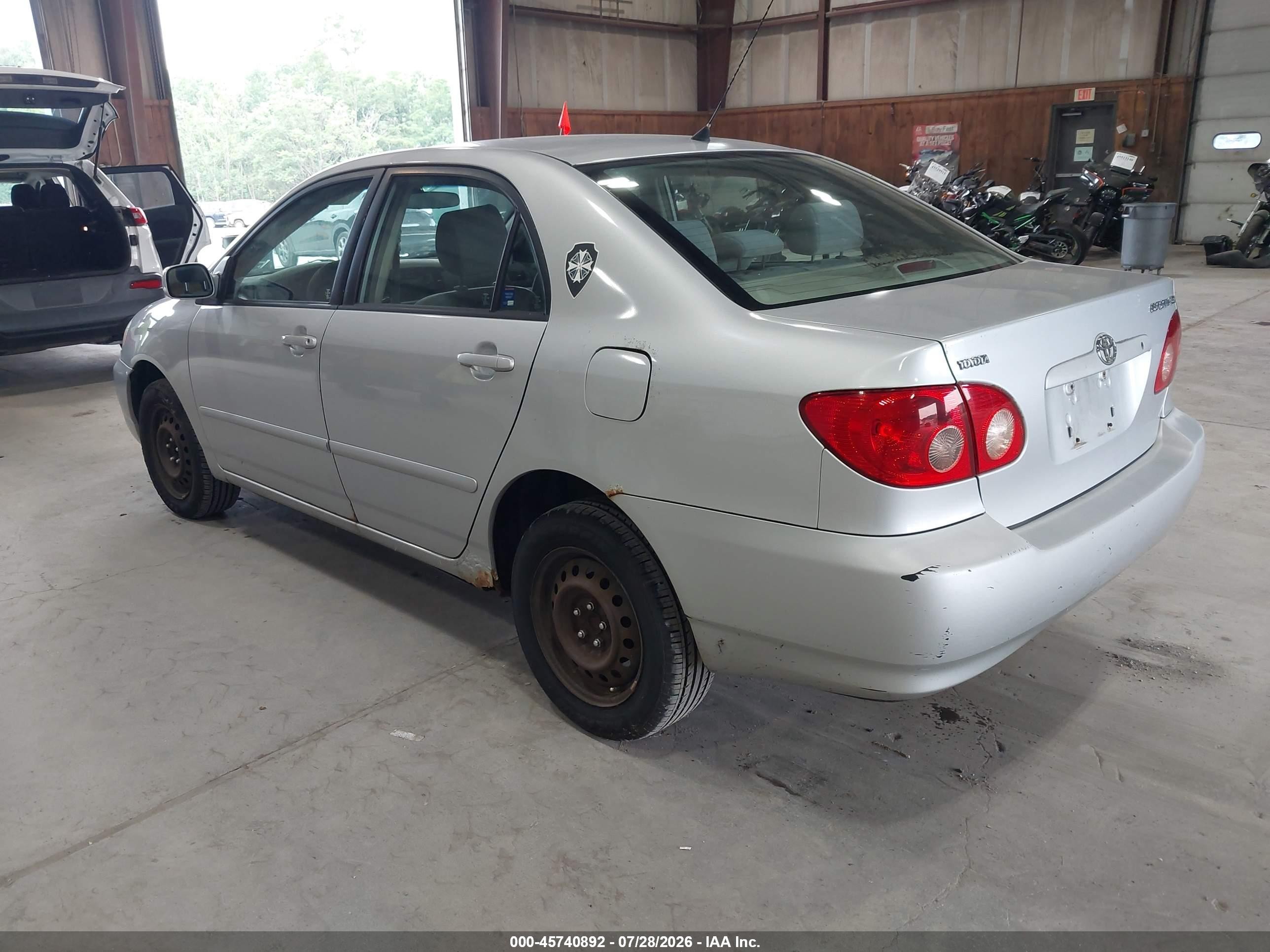 2005 Toyota Corolla Le Silver vin: JTDBR32E952048939