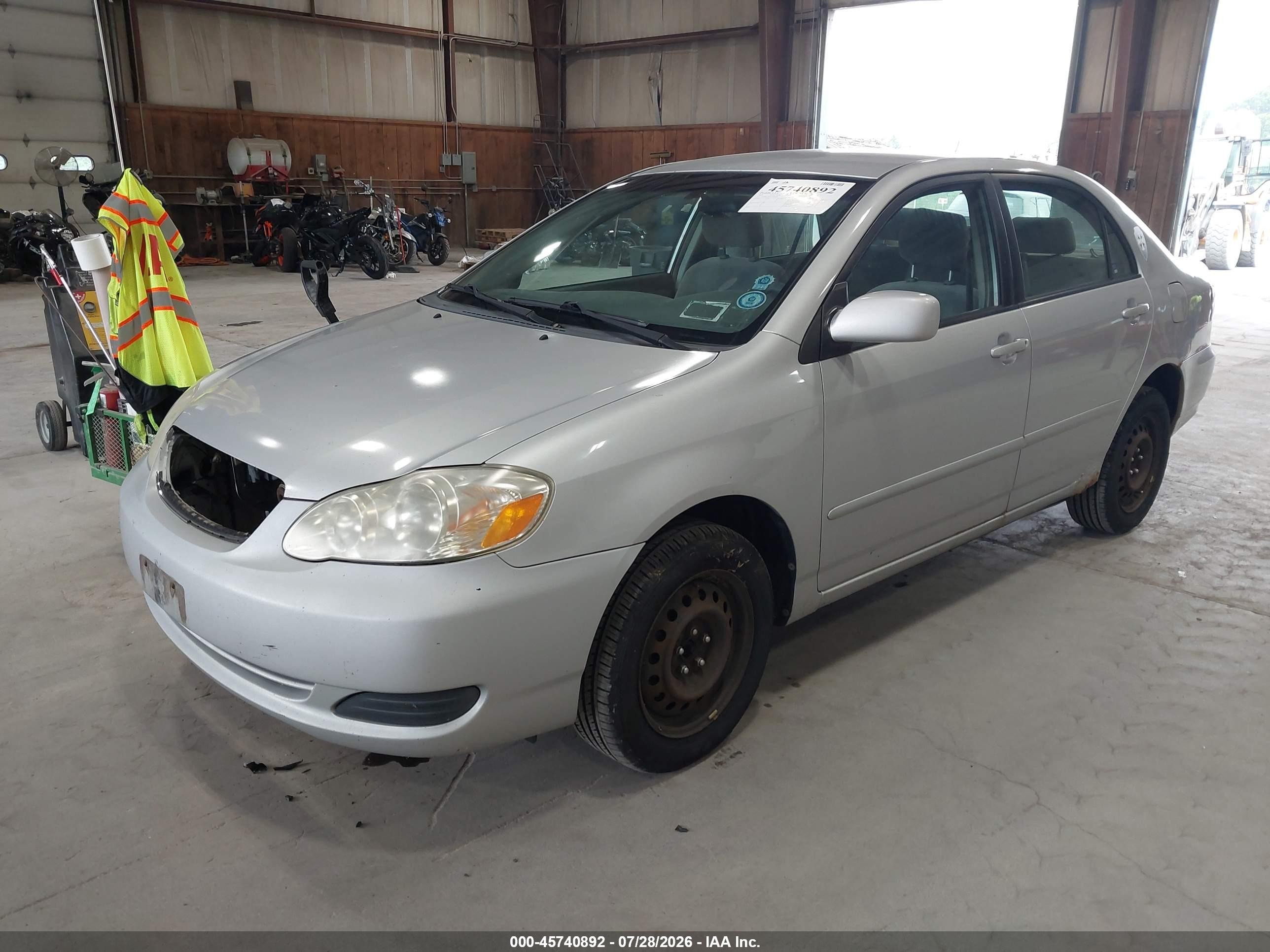 2005 Toyota Corolla Le Silver vin: JTDBR32E952048939