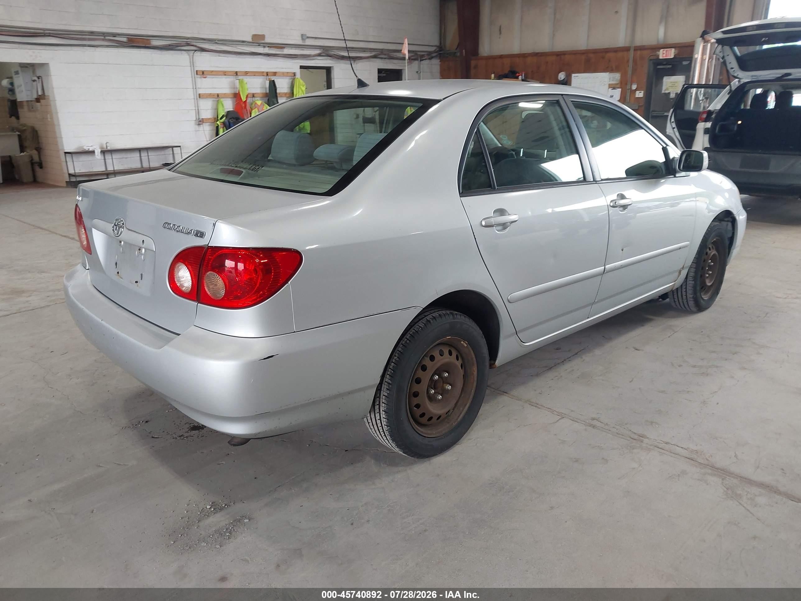 2005 Toyota Corolla Le Silver vin: JTDBR32E952048939