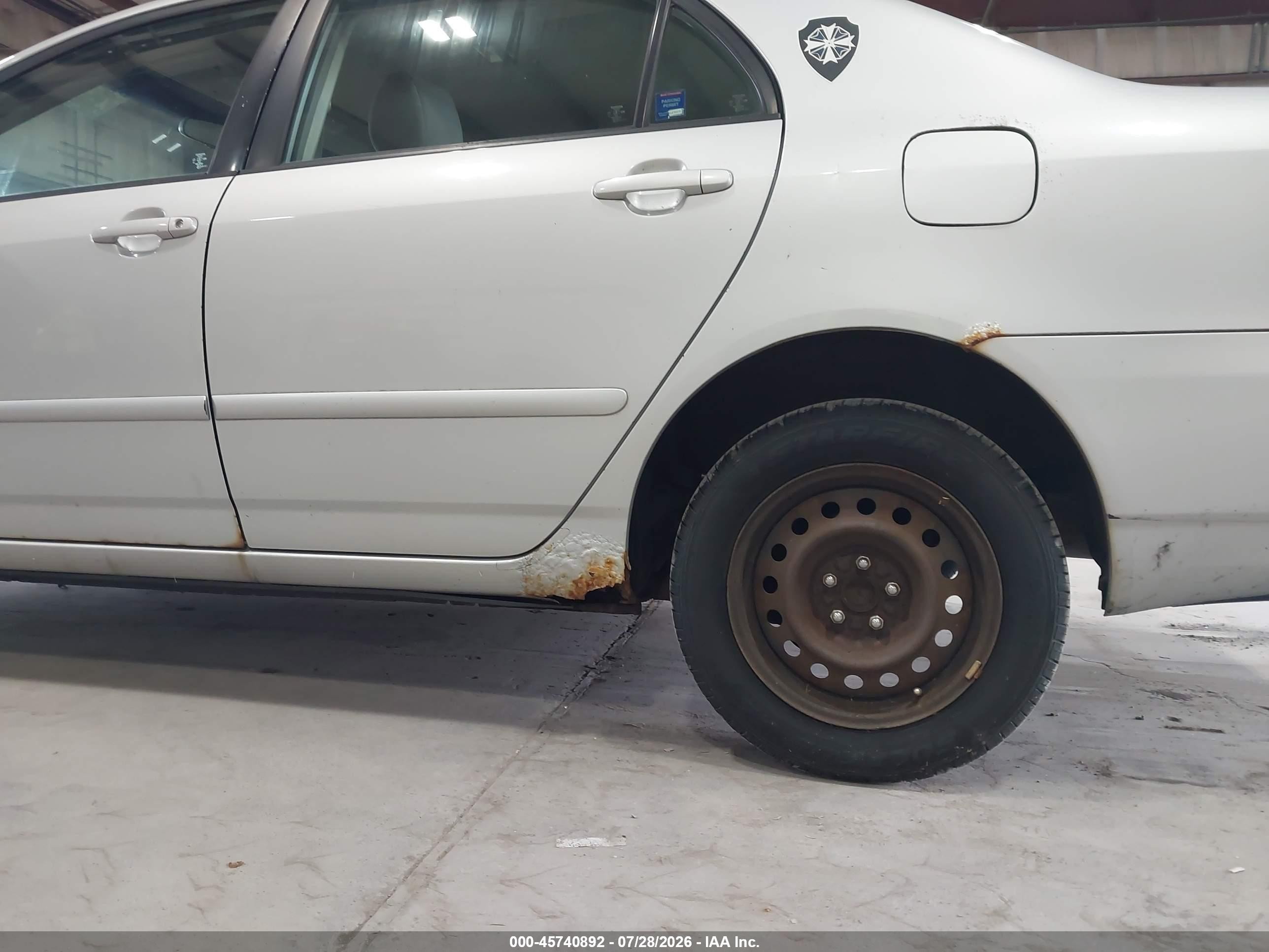 2005 Toyota Corolla Le Silver vin: JTDBR32E952048939