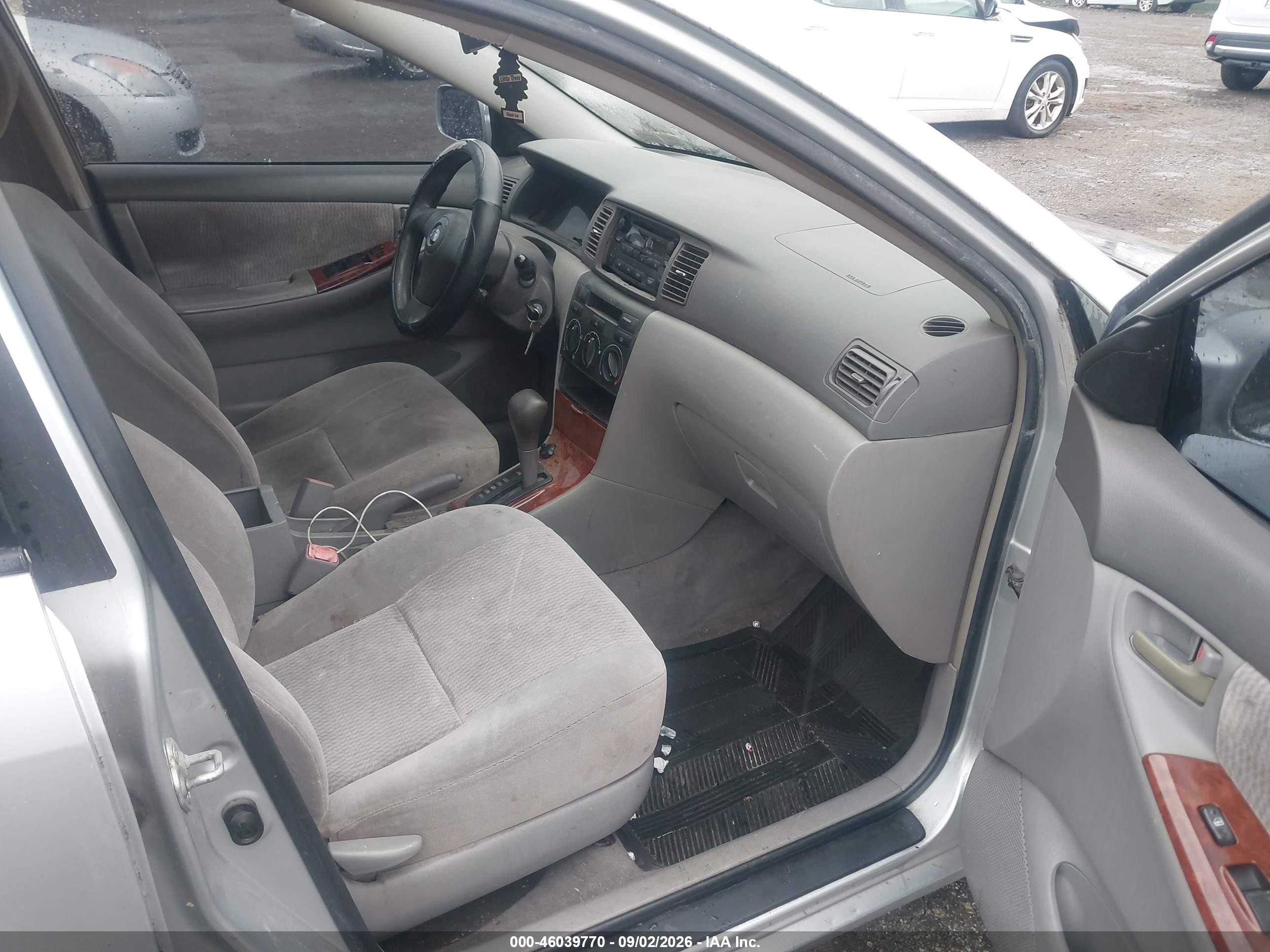 2005 Toyota Corolla Le Silver vin: JTDBR32E952056717