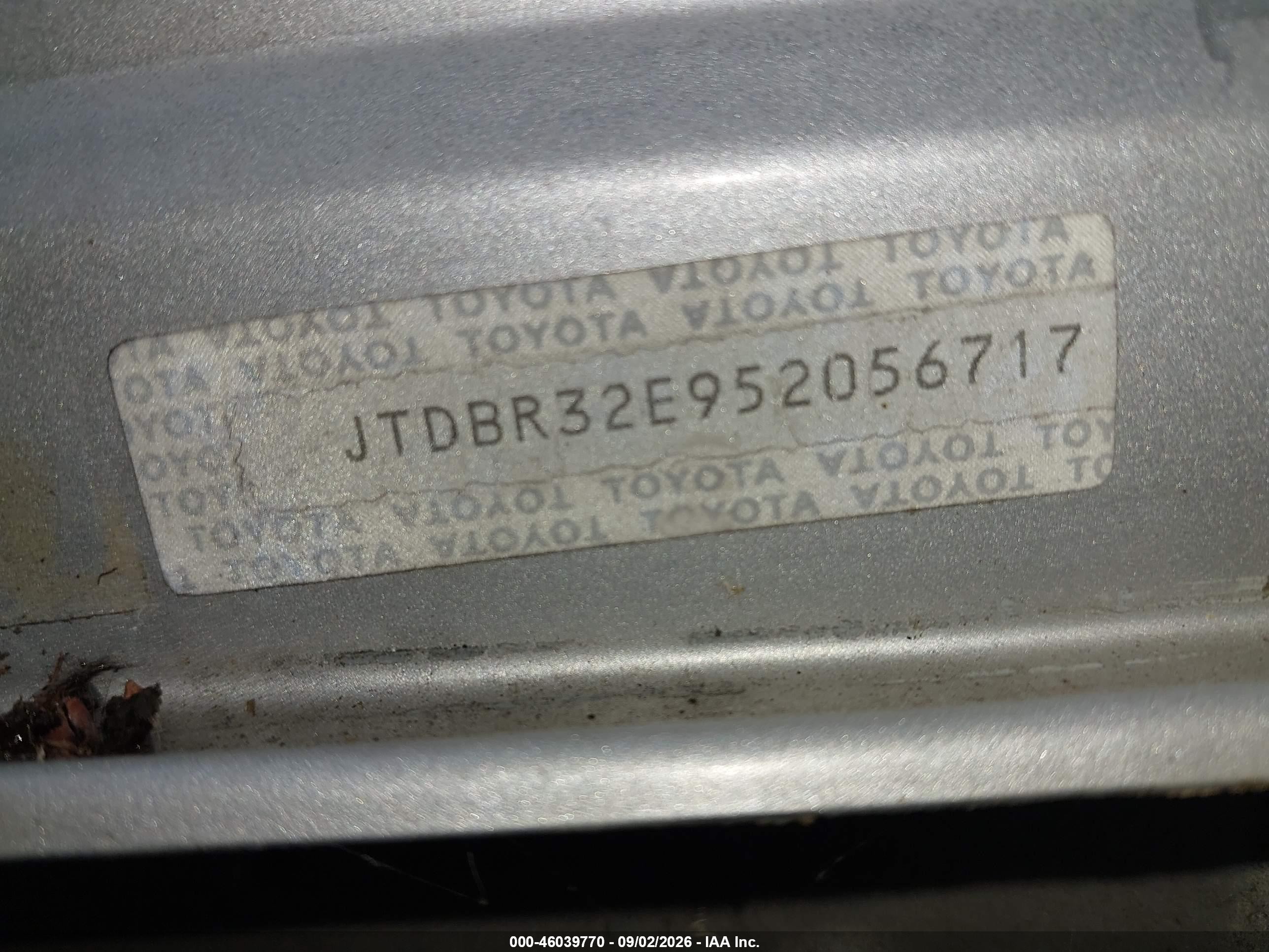 2005 Toyota Corolla Le Silver vin: JTDBR32E952056717