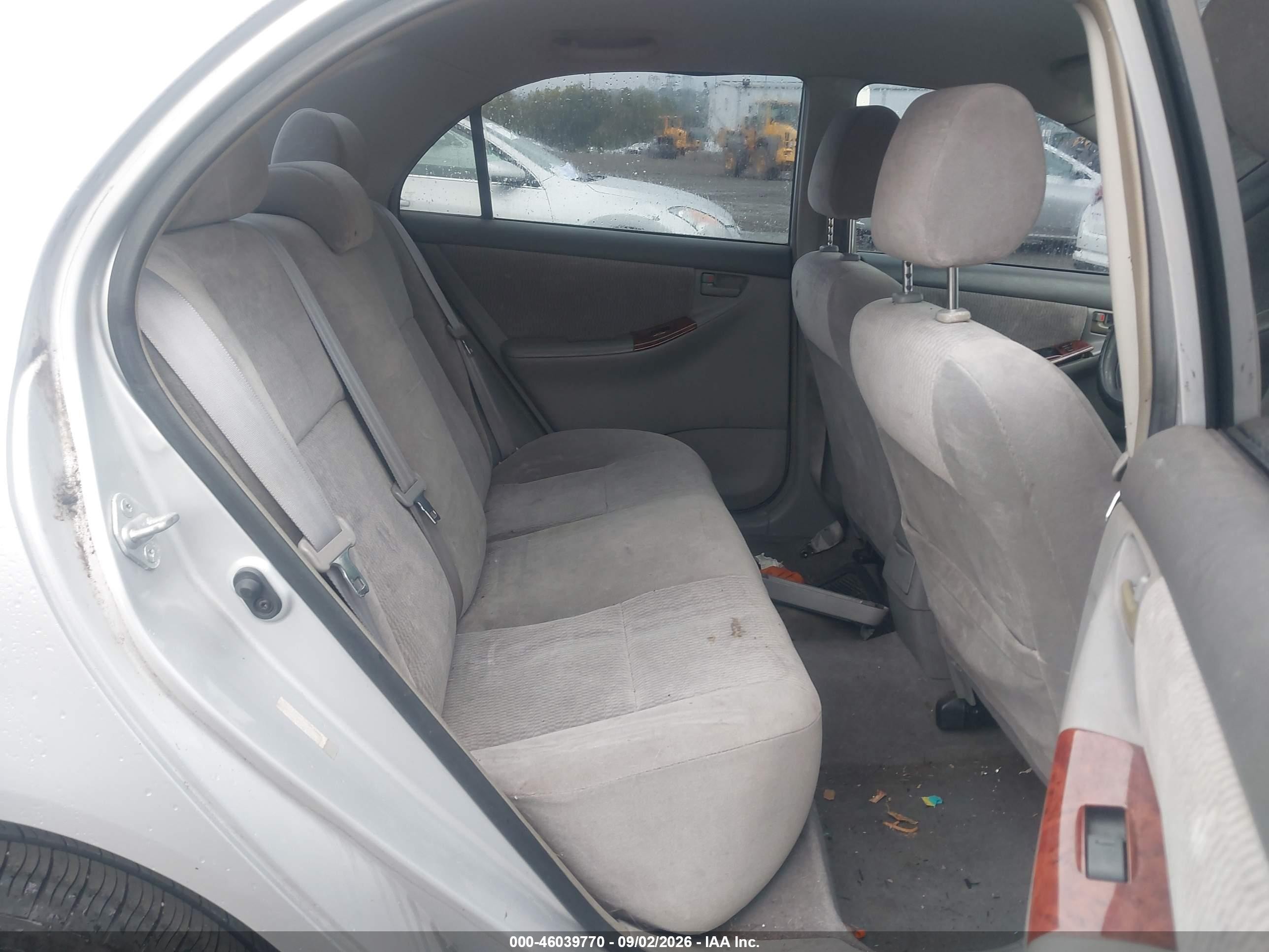 2005 Toyota Corolla Le Silver vin: JTDBR32E952056717