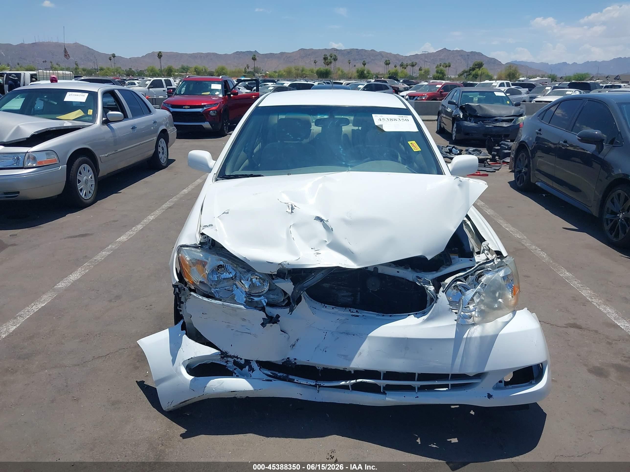 2006 Toyota Corolla Le White vin: JTDBR32E960061977