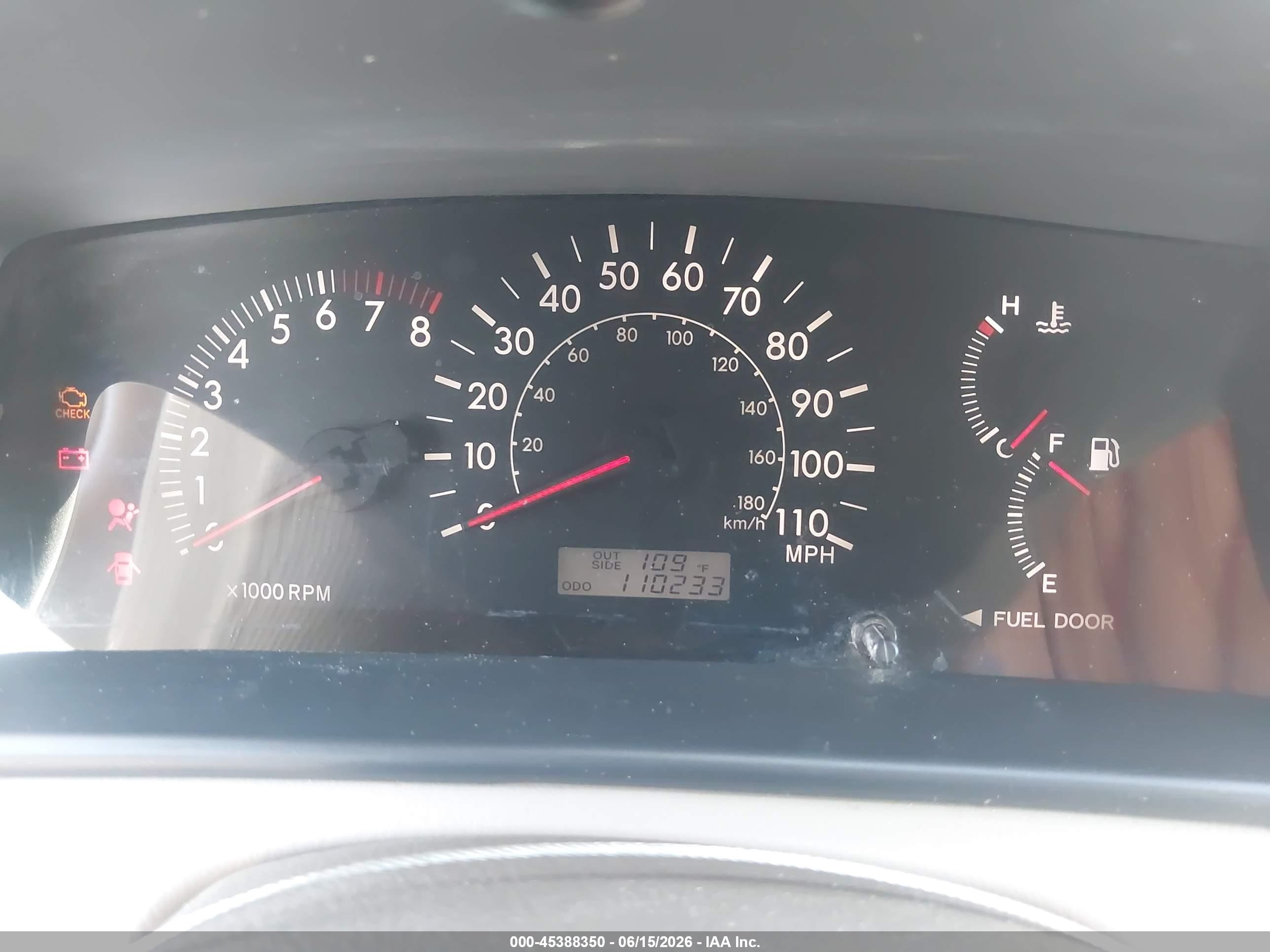 2006 Toyota Corolla Le White vin: JTDBR32E960061977