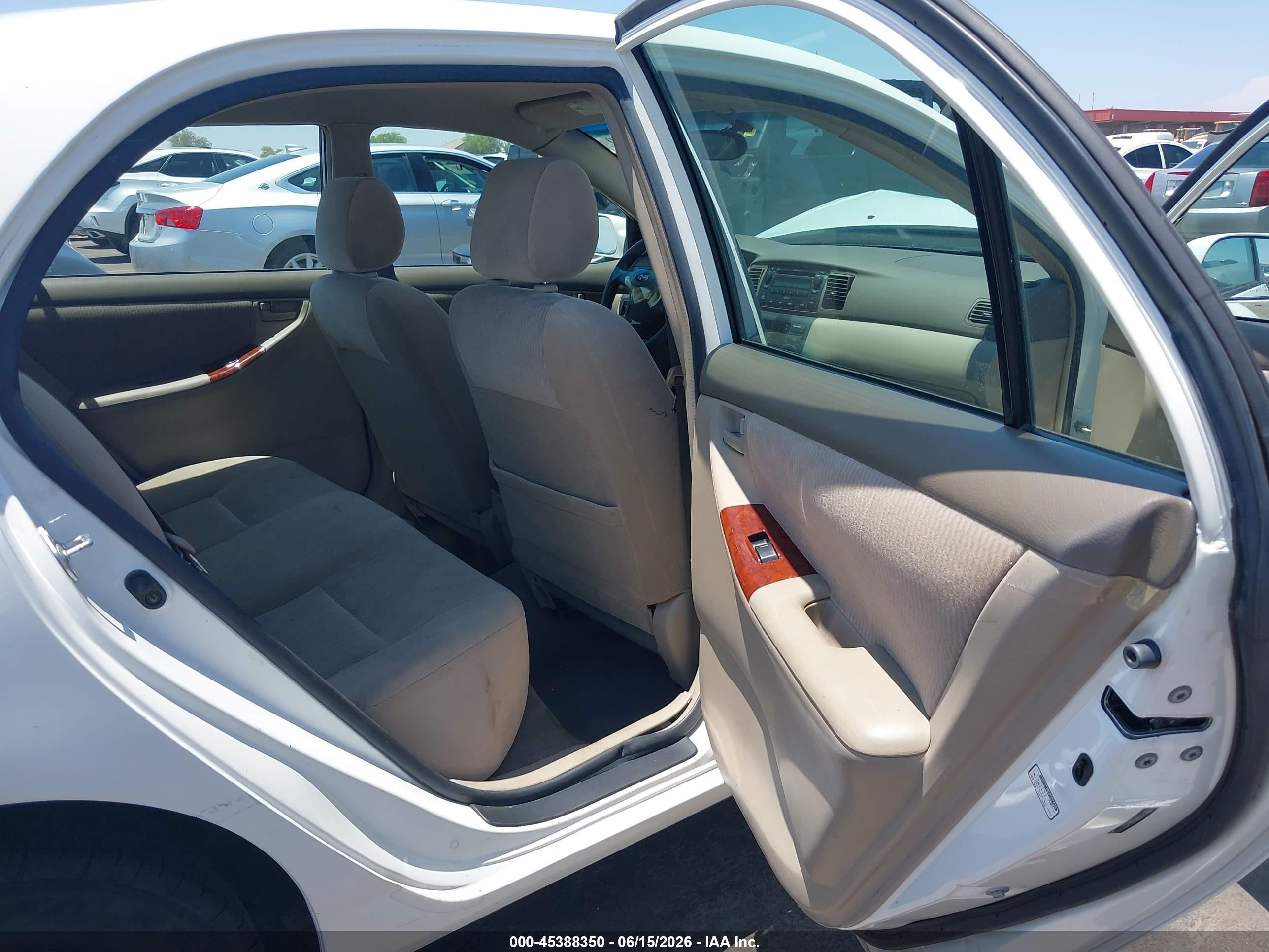 2006 Toyota Corolla Le White vin: JTDBR32E960061977