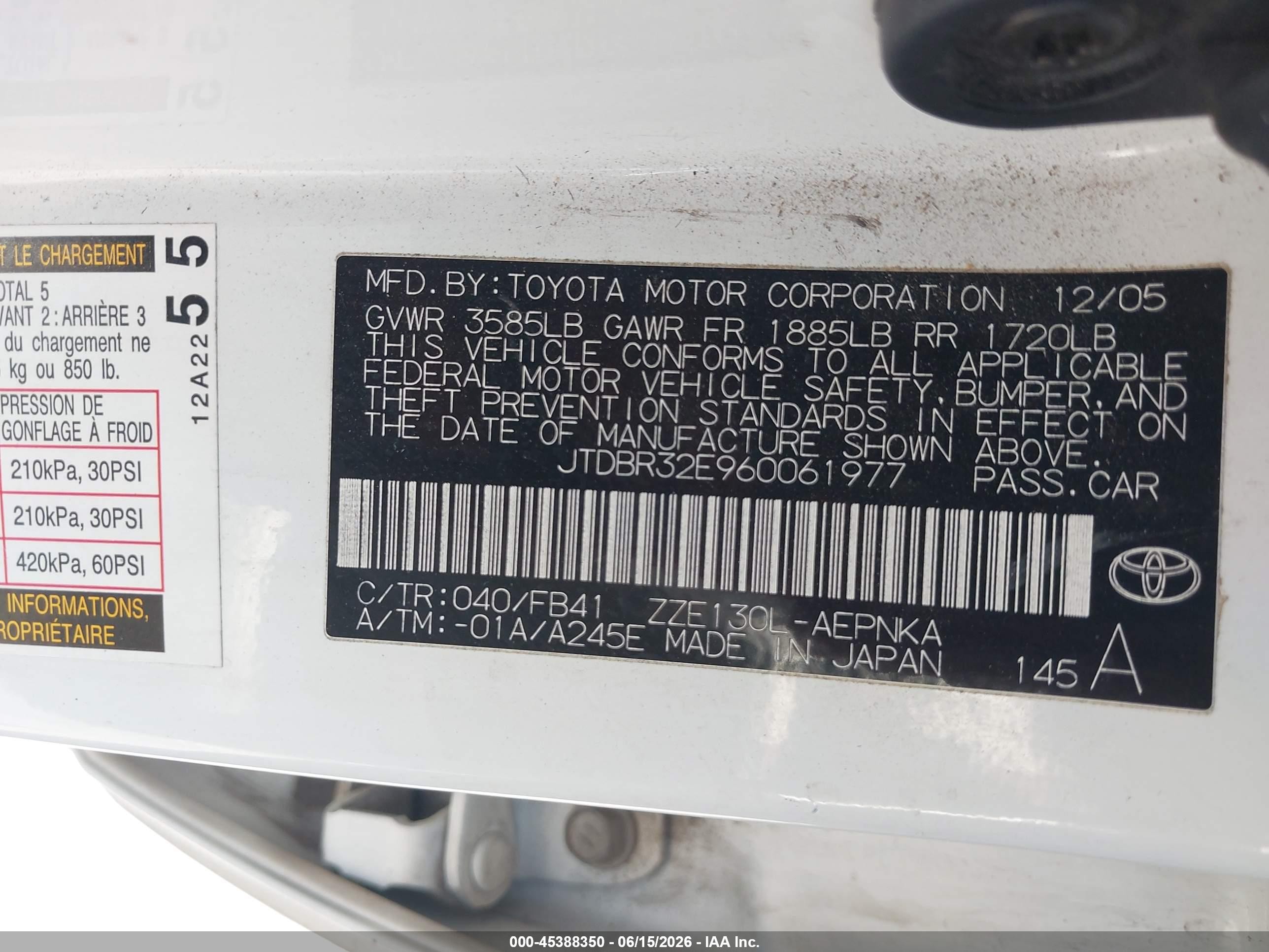 2006 Toyota Corolla Le White vin: JTDBR32E960061977