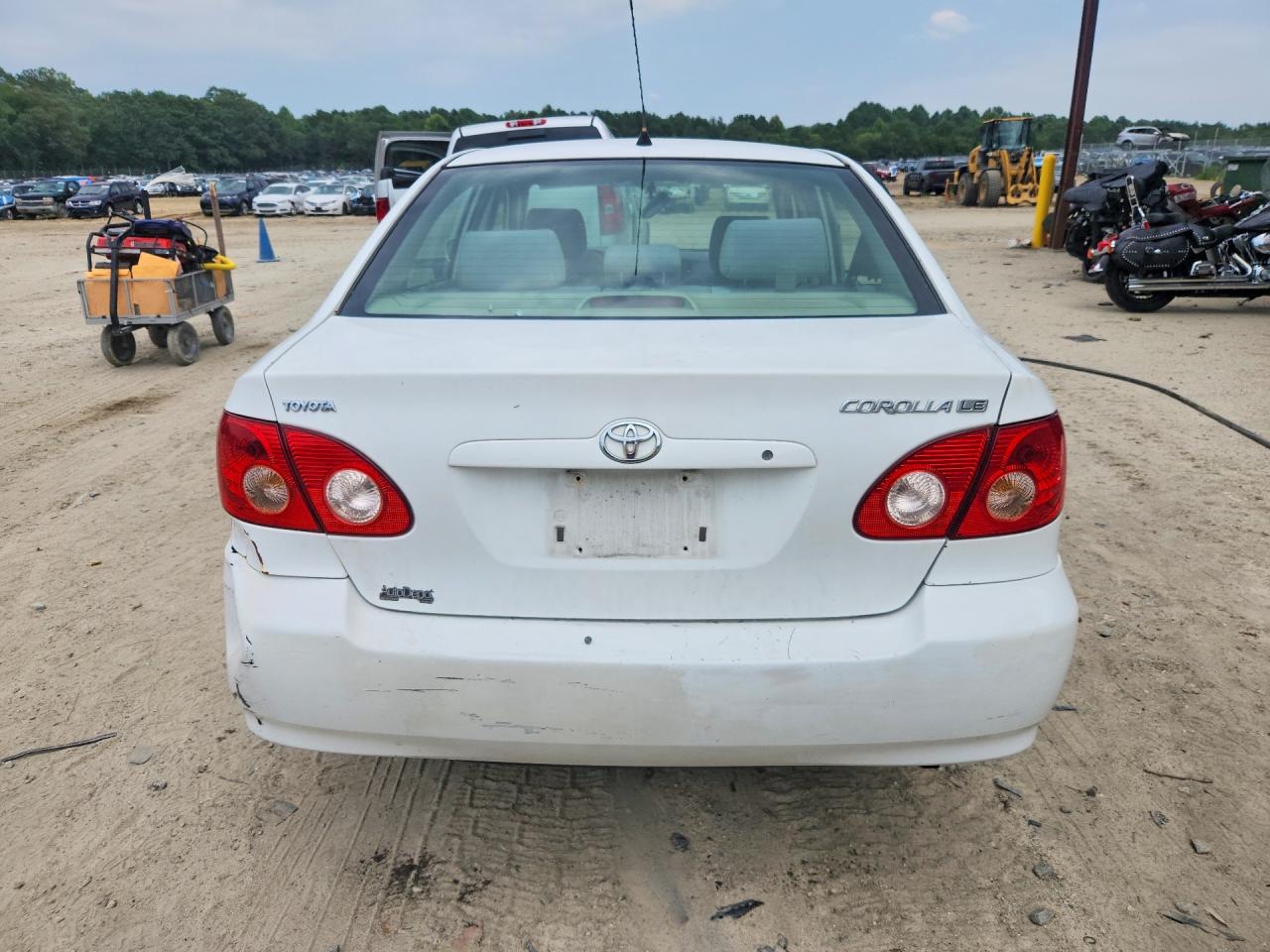 2006 Toyota Corolla Le White vin: JTDBR32E960069318
