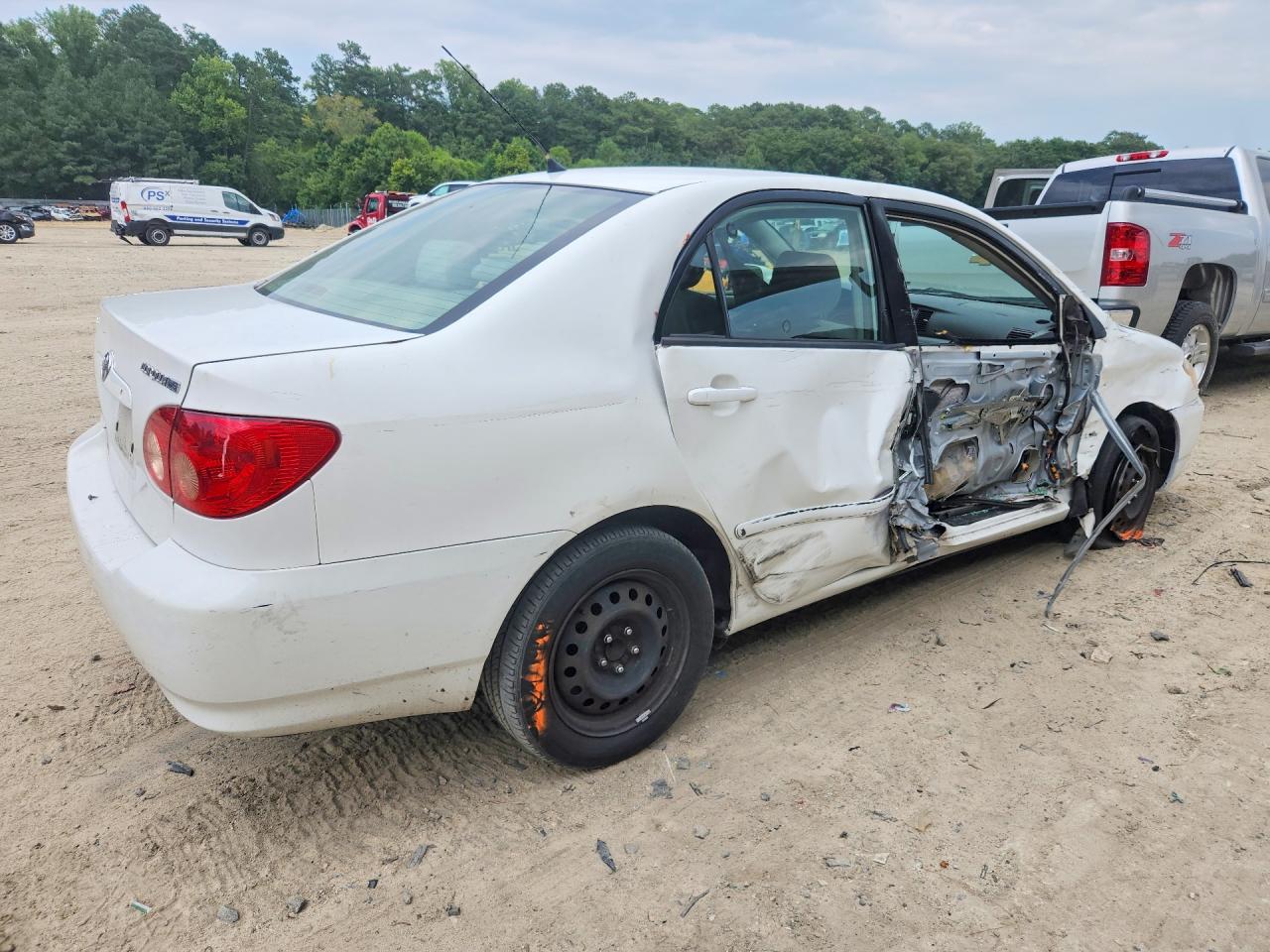 2006 Toyota Corolla Le White vin: JTDBR32E960069318