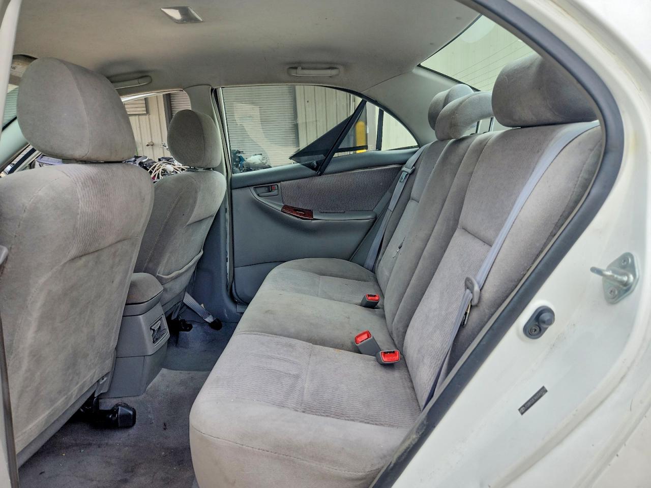 2006 Toyota Corolla Le White vin: JTDBR32E960069318