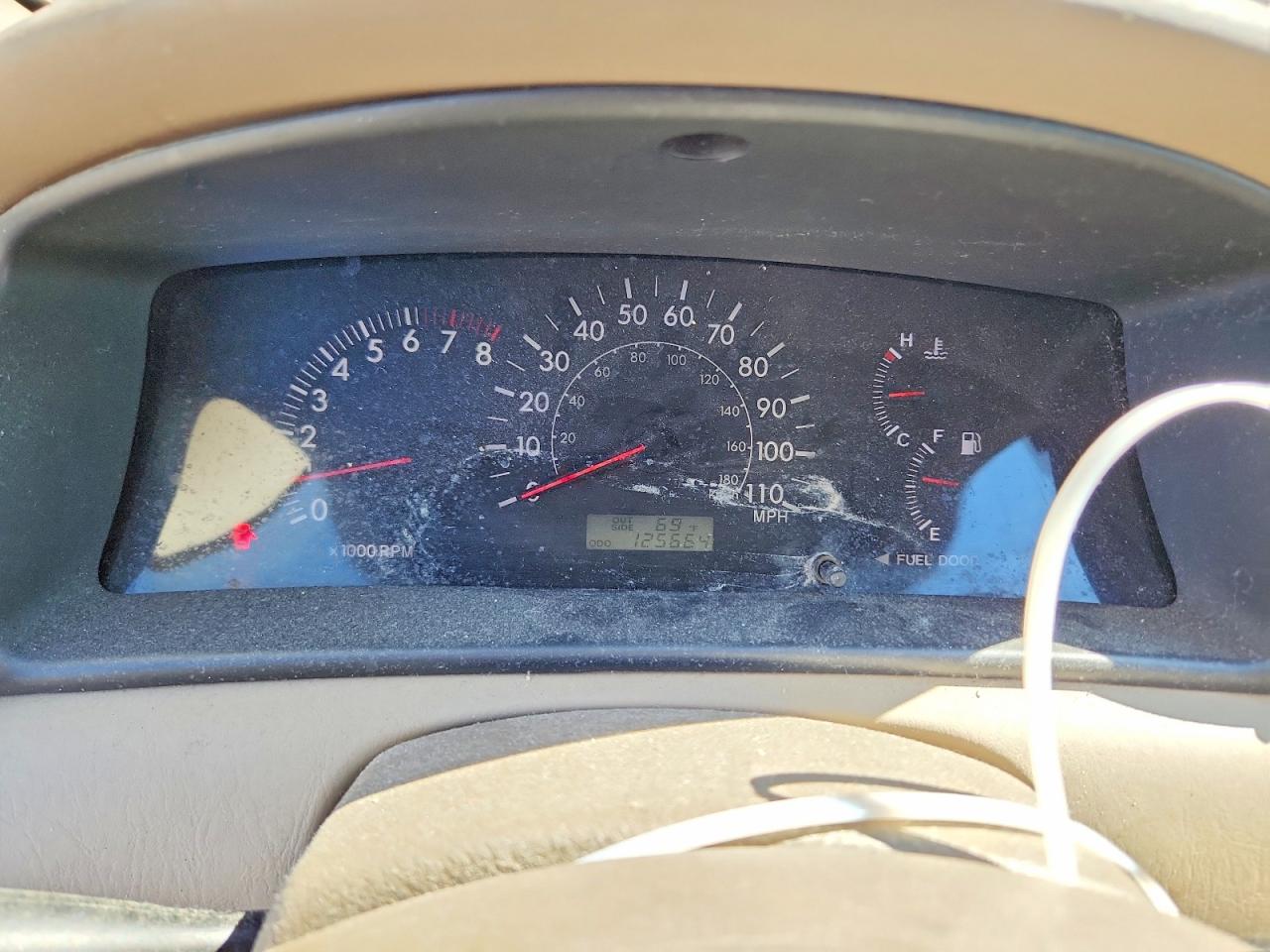 2006 Toyota Corolla Le White vin: JTDBR32E960076172