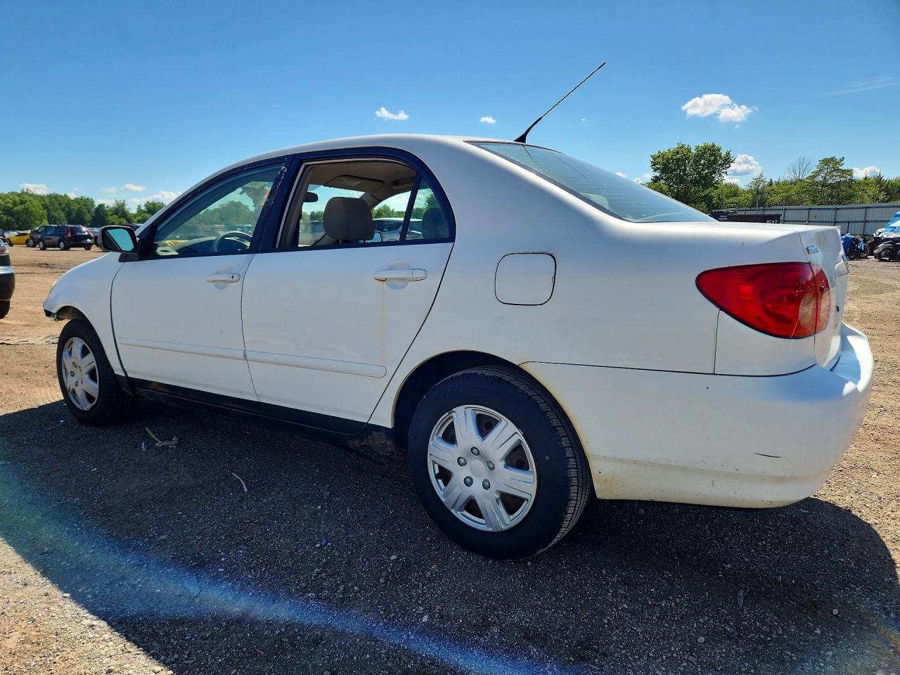 2006 Toyota Corolla Le White vin: JTDBR32E960076172