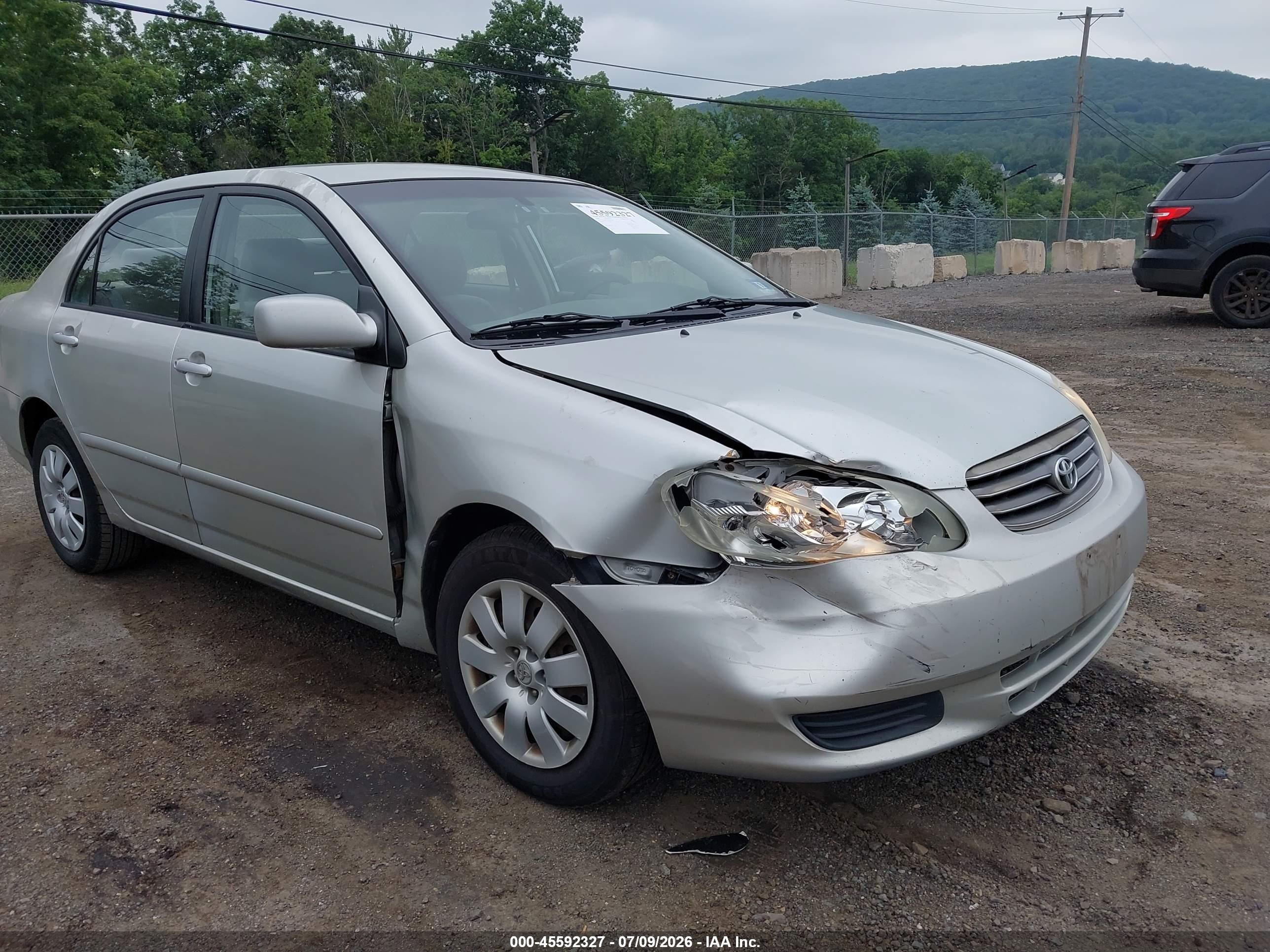 2004 Toyota Corolla Le Silver vin: JTDBR32EX42033705