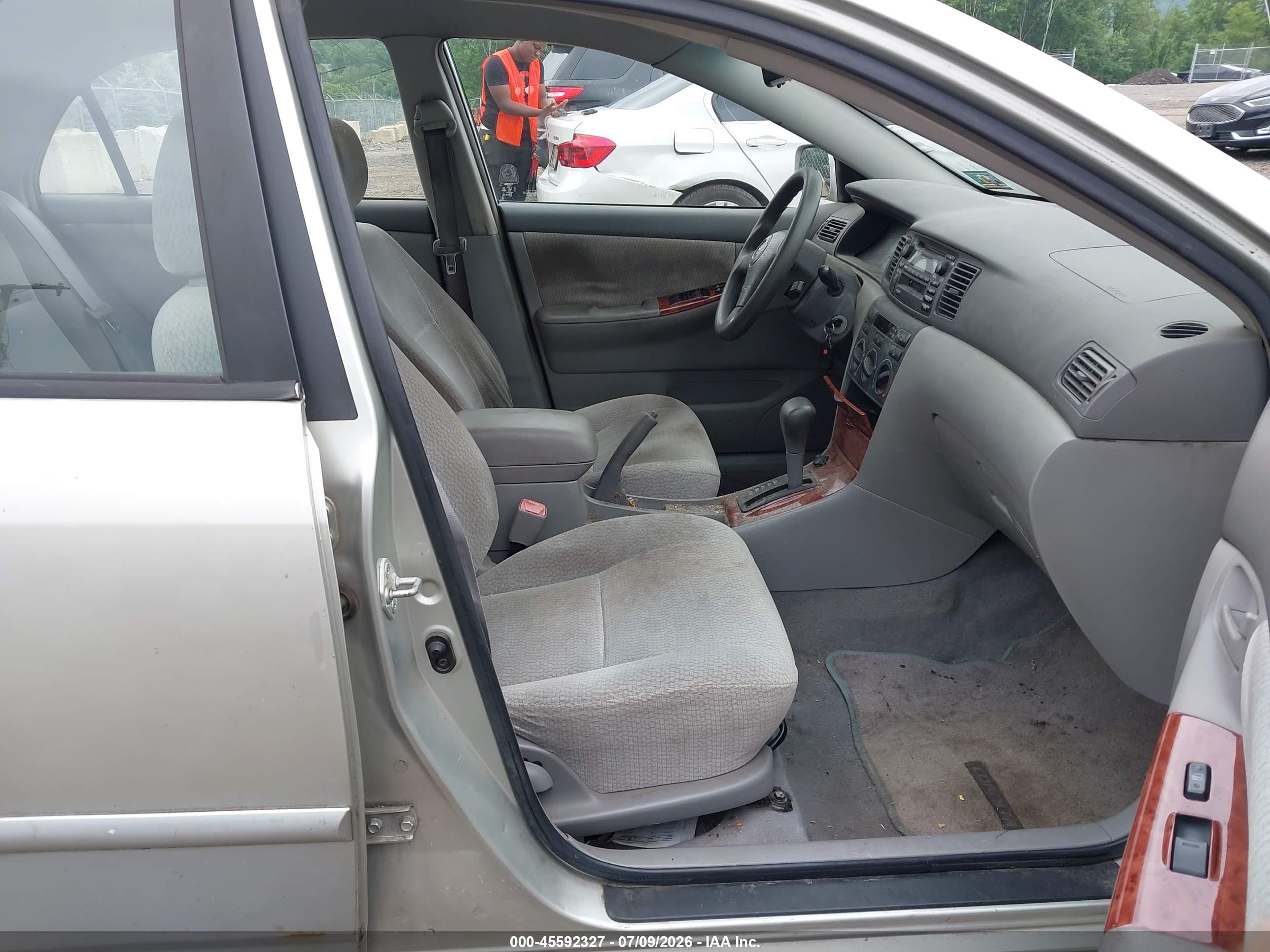 2004 Toyota Corolla Le Silver vin: JTDBR32EX42033705