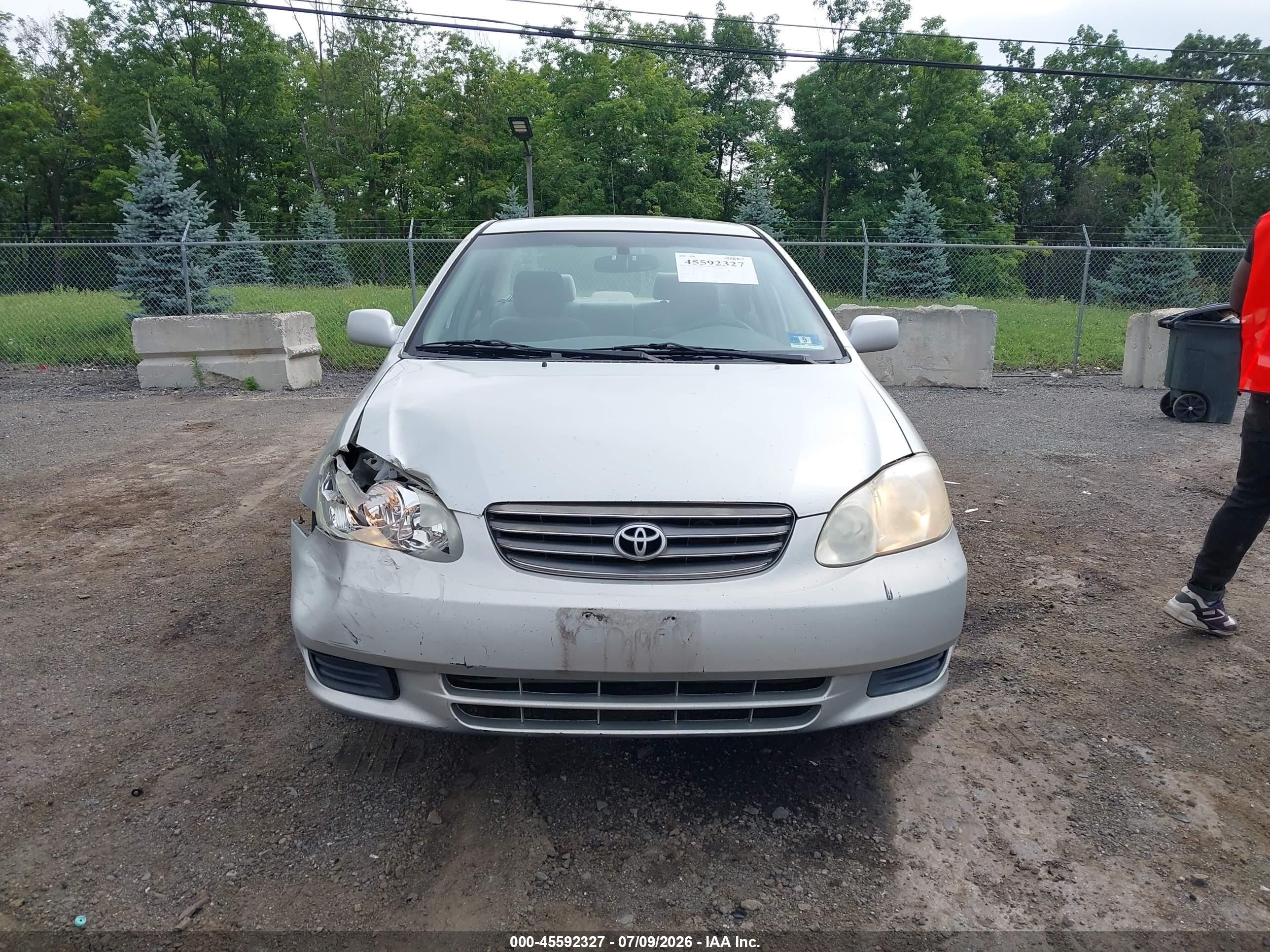 2004 Toyota Corolla Le Silver vin: JTDBR32EX42033705