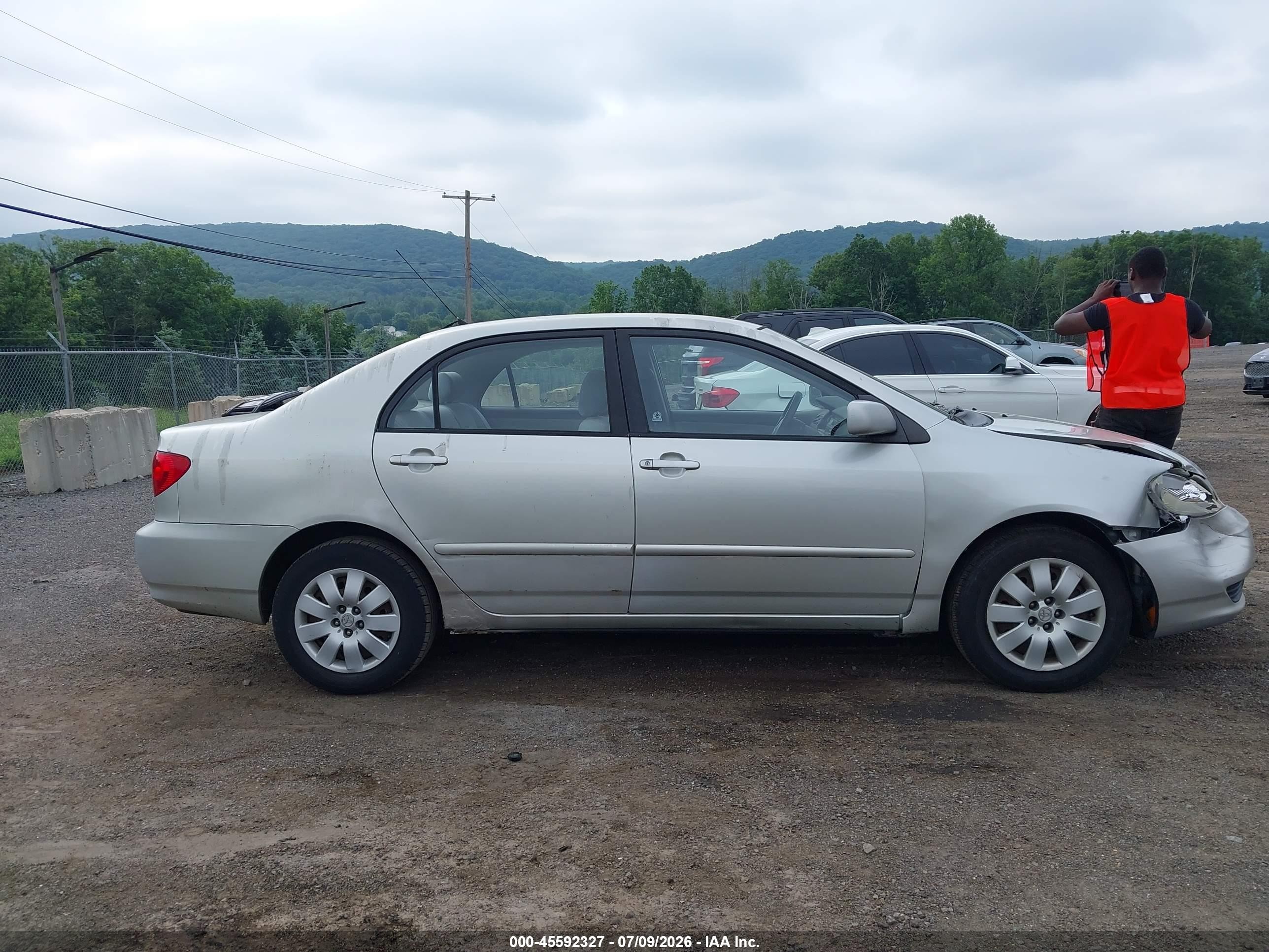2004 Toyota Corolla Le Silver vin: JTDBR32EX42033705