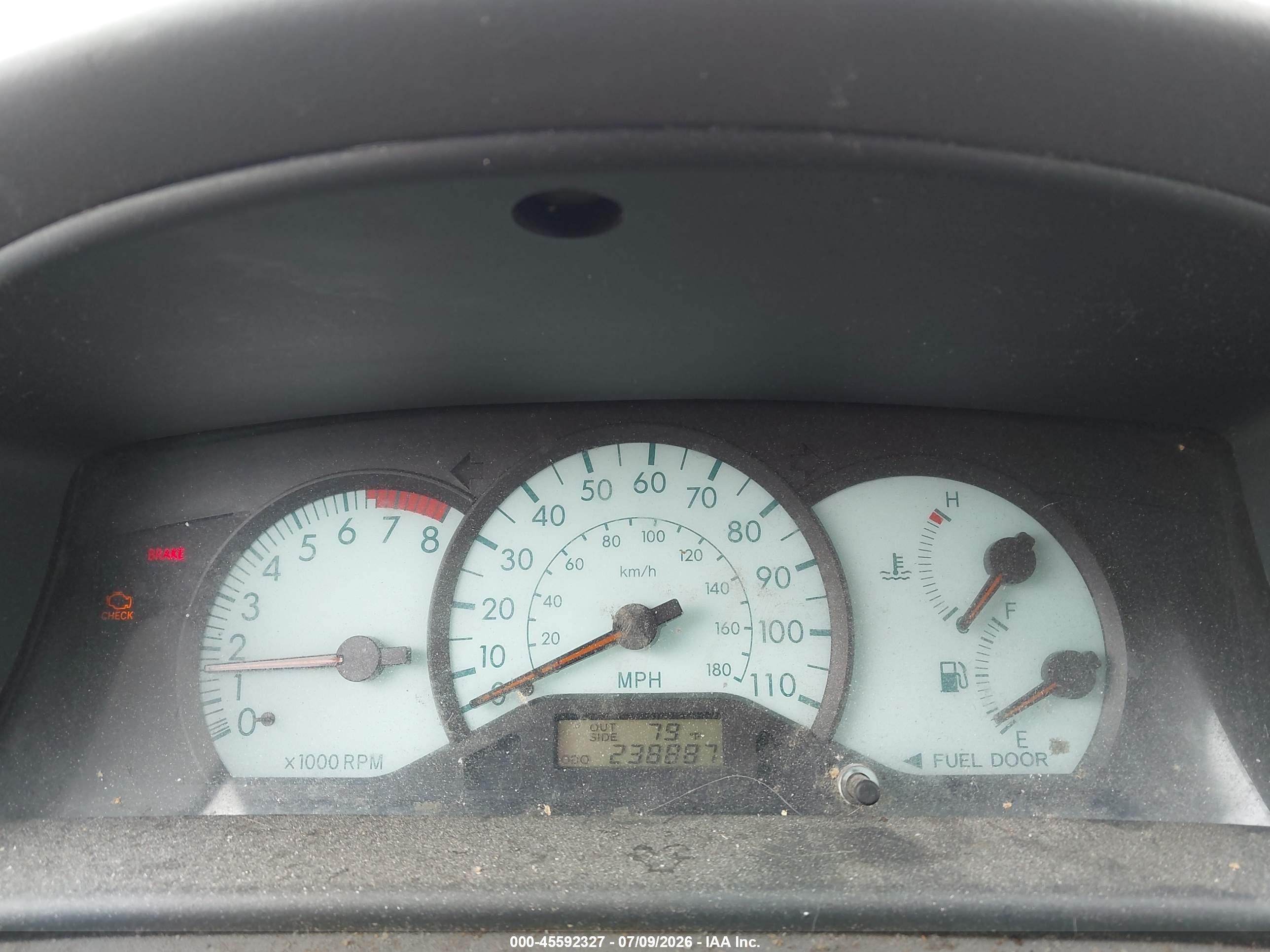 2004 Toyota Corolla Le Silver vin: JTDBR32EX42033705