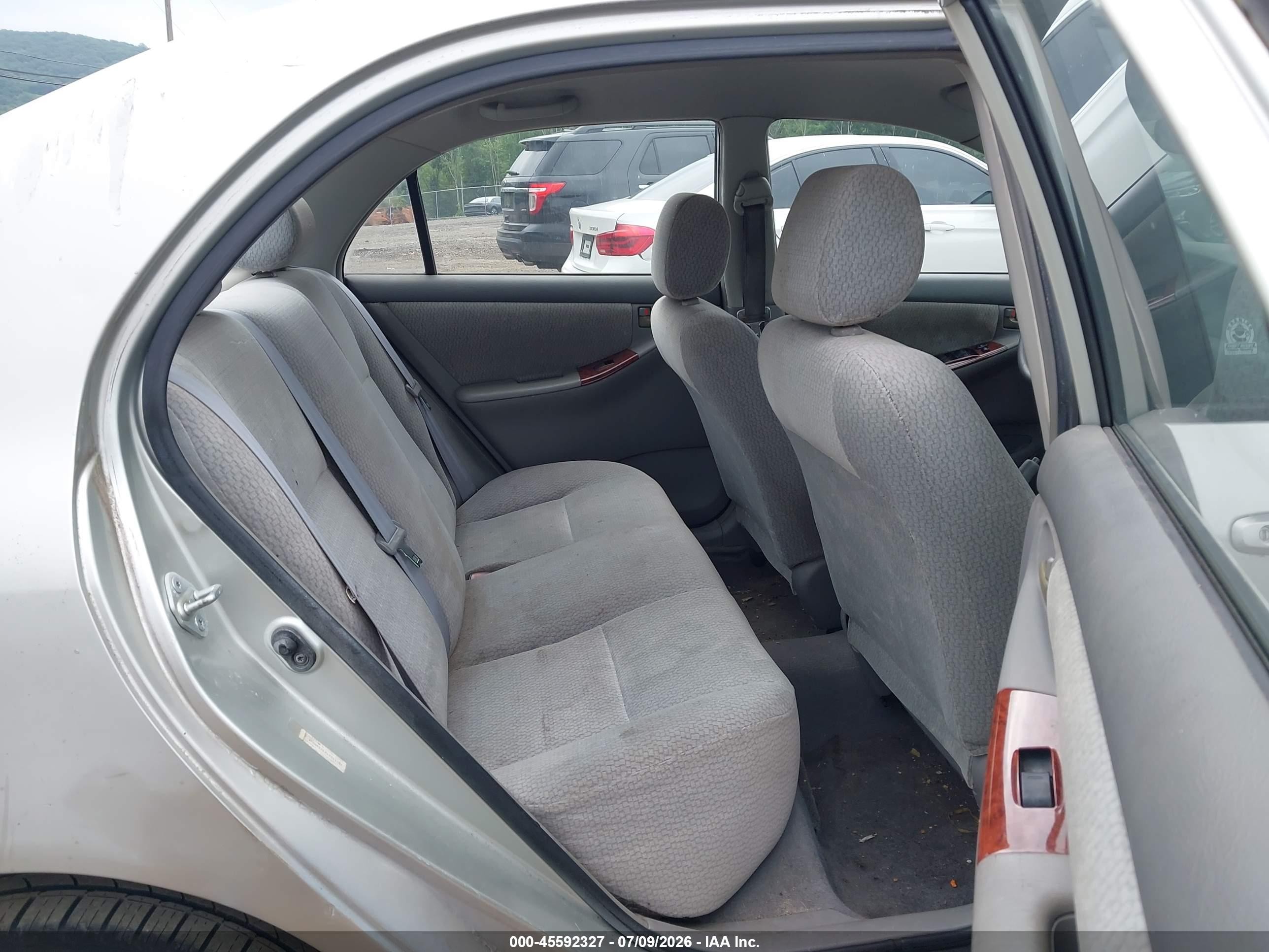 2004 Toyota Corolla Le Silver vin: JTDBR32EX42033705