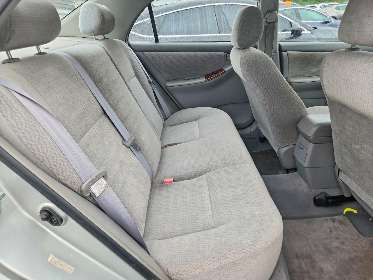 2004 Toyota Corolla Le Silver vin: JTDBR32EX42040329