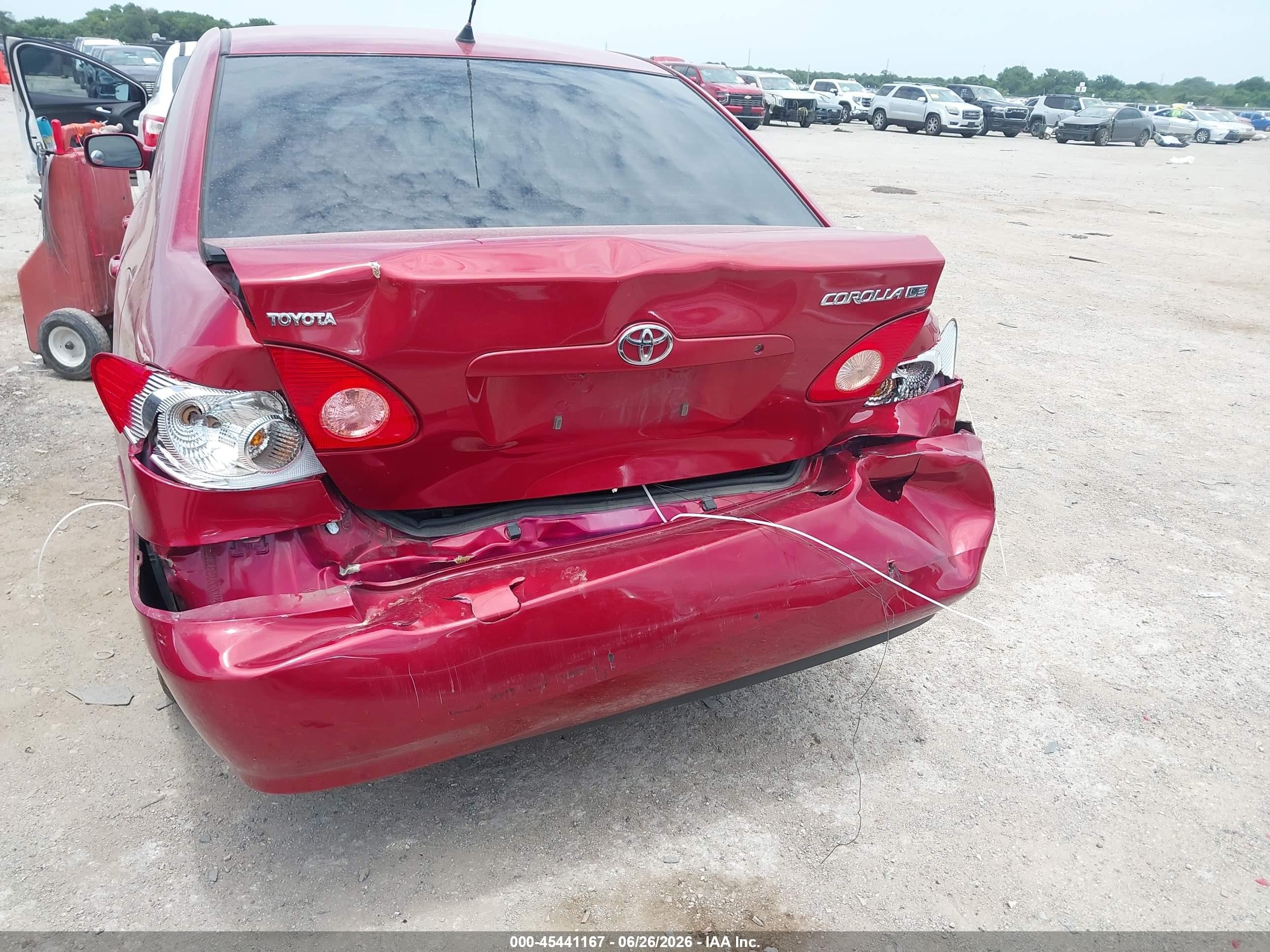 2005 Toyota Corolla Le Red vin: JTDBR32EX50055975