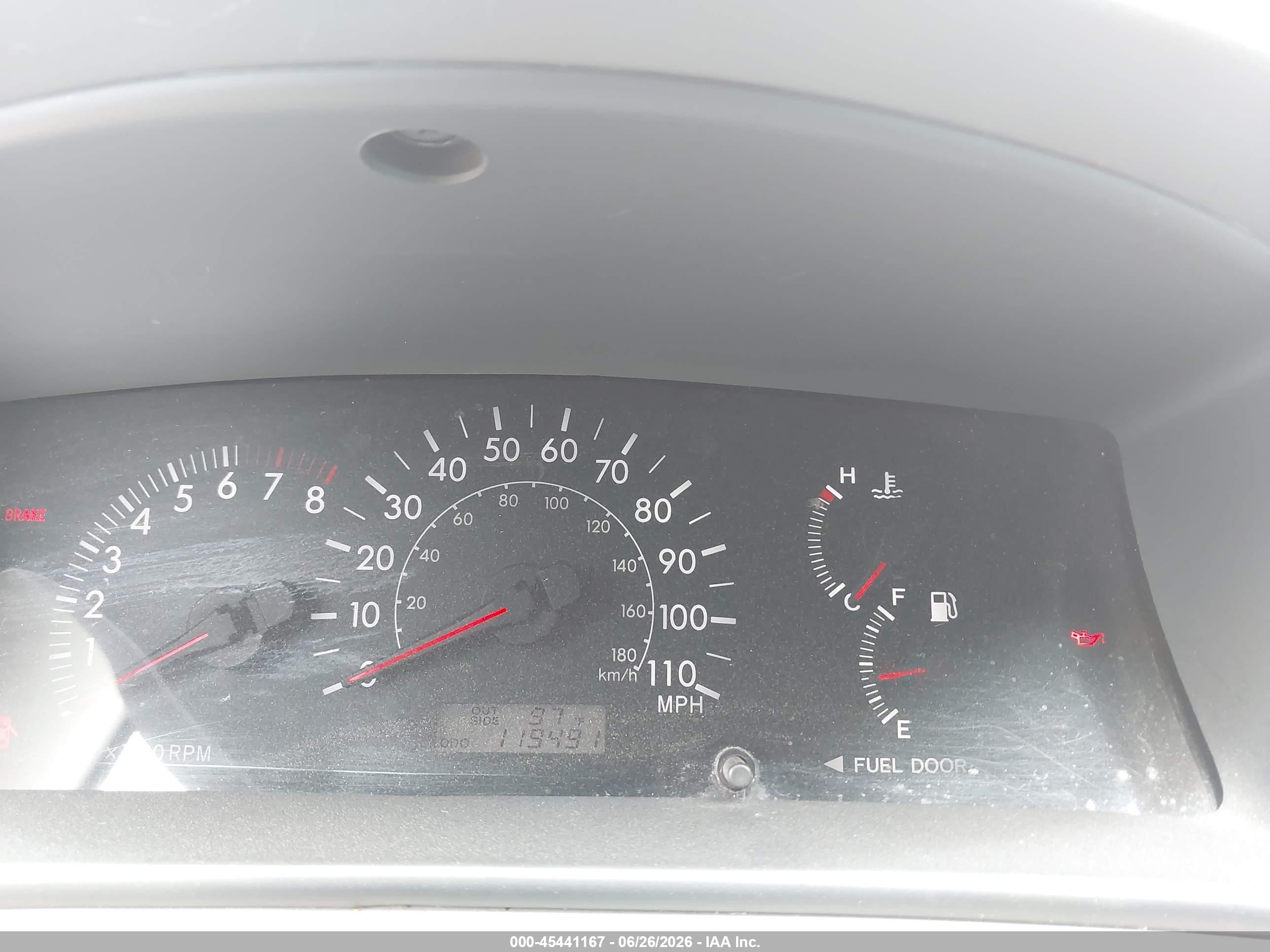 2005 Toyota Corolla Le Red vin: JTDBR32EX50055975