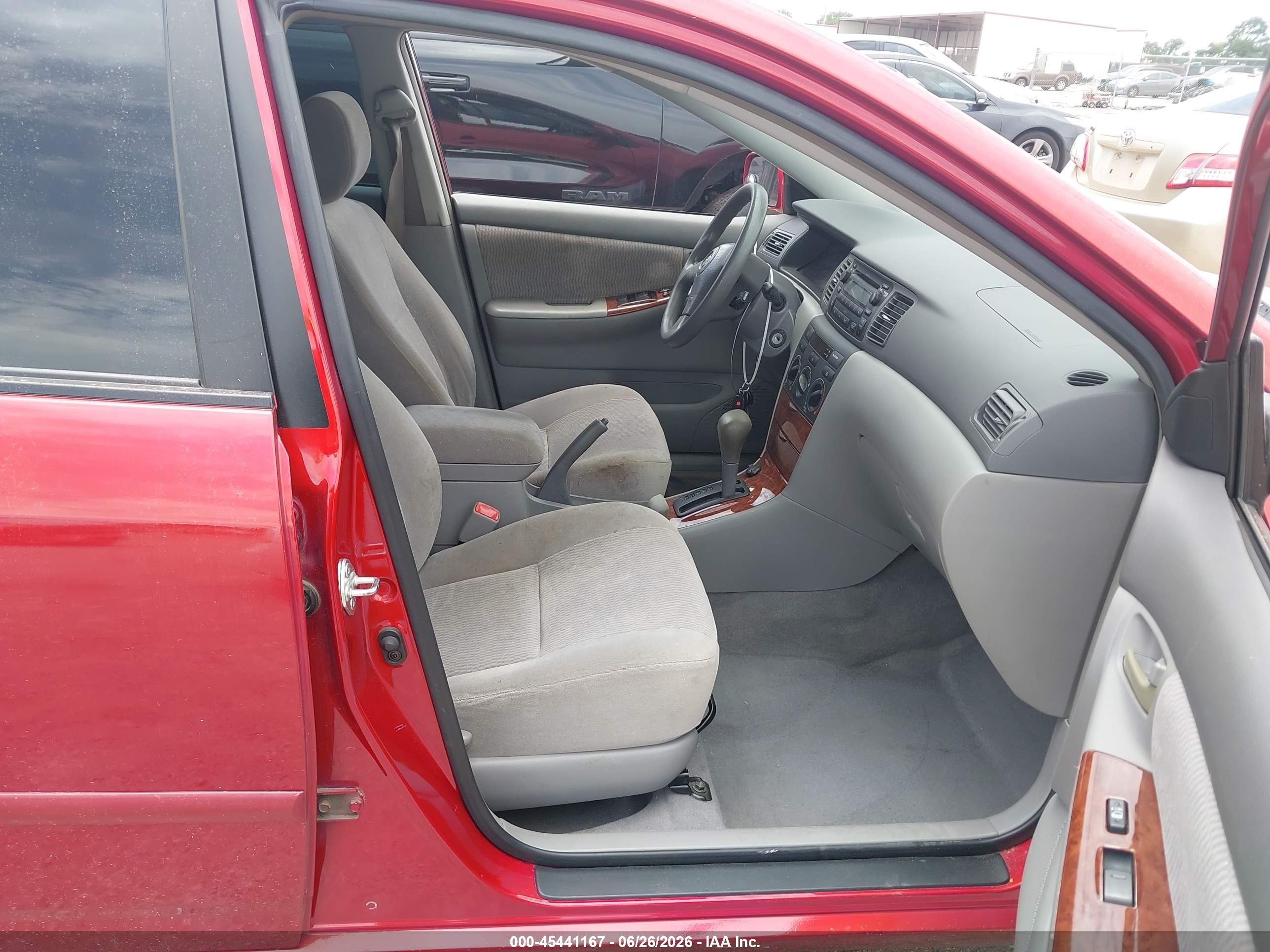 2005 Toyota Corolla Le Red vin: JTDBR32EX50055975