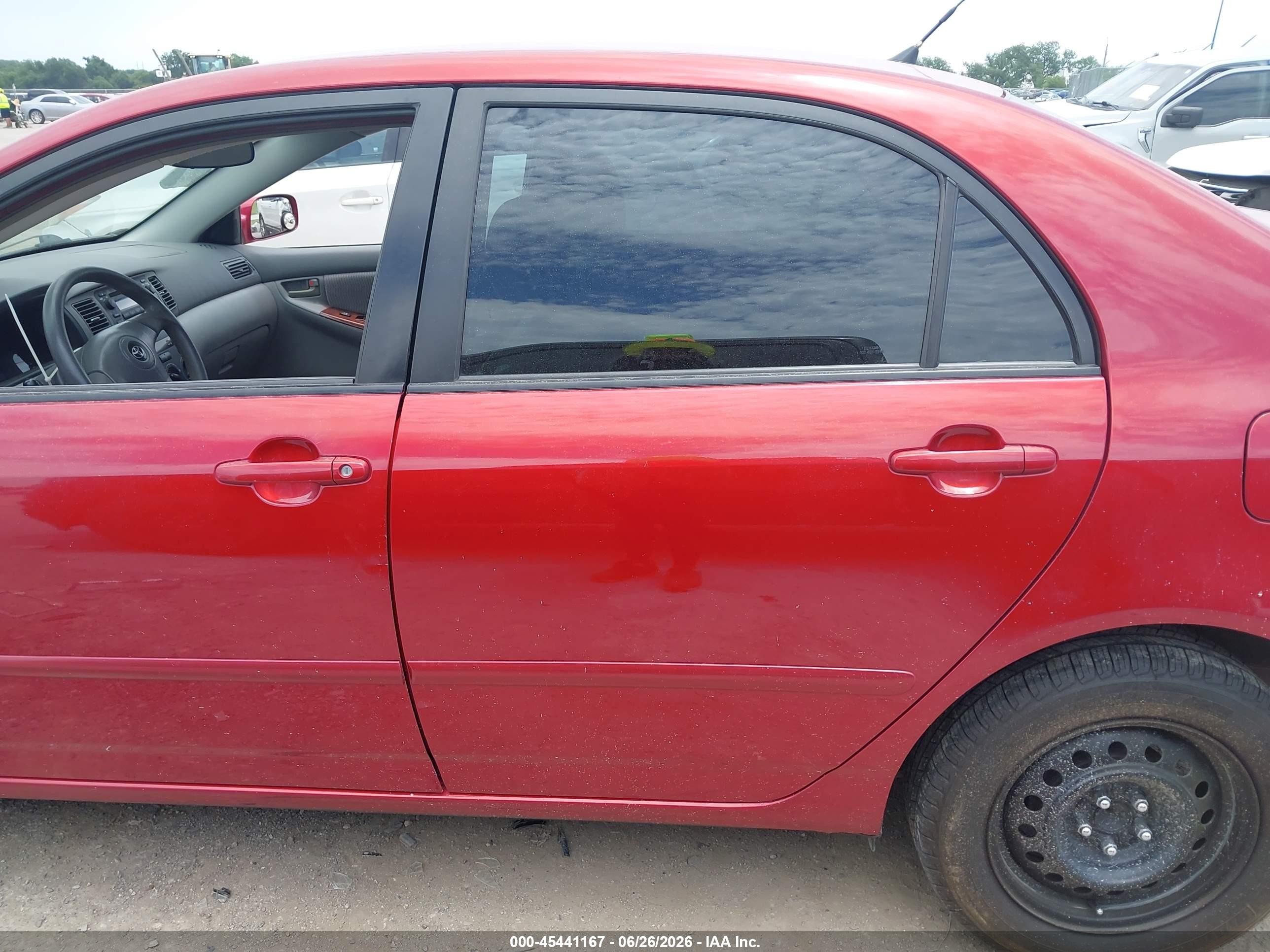 2005 Toyota Corolla Le Red vin: JTDBR32EX50055975
