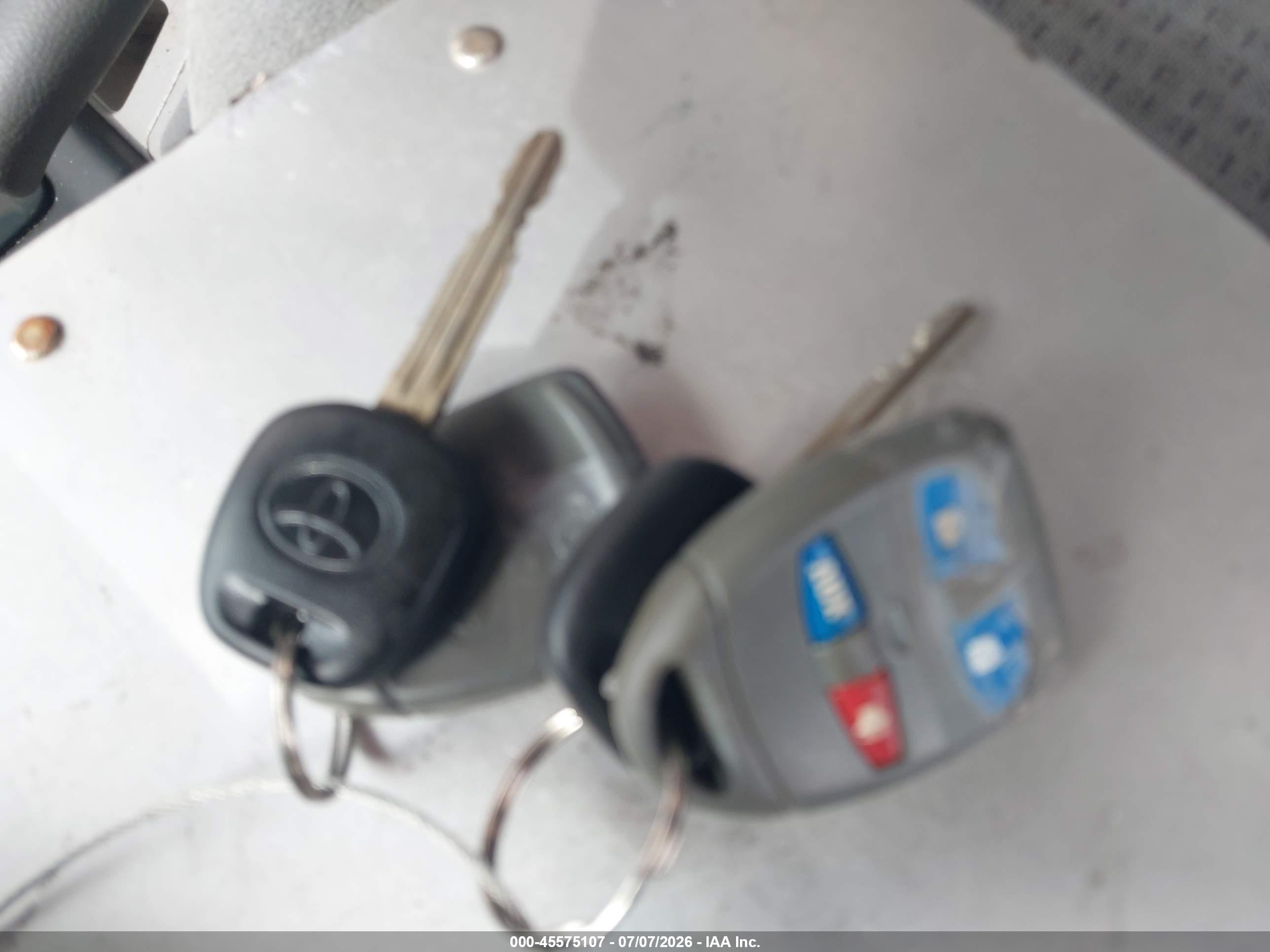2005 Toyota Corolla Ce Silver vin: JTDBR32EX52059626