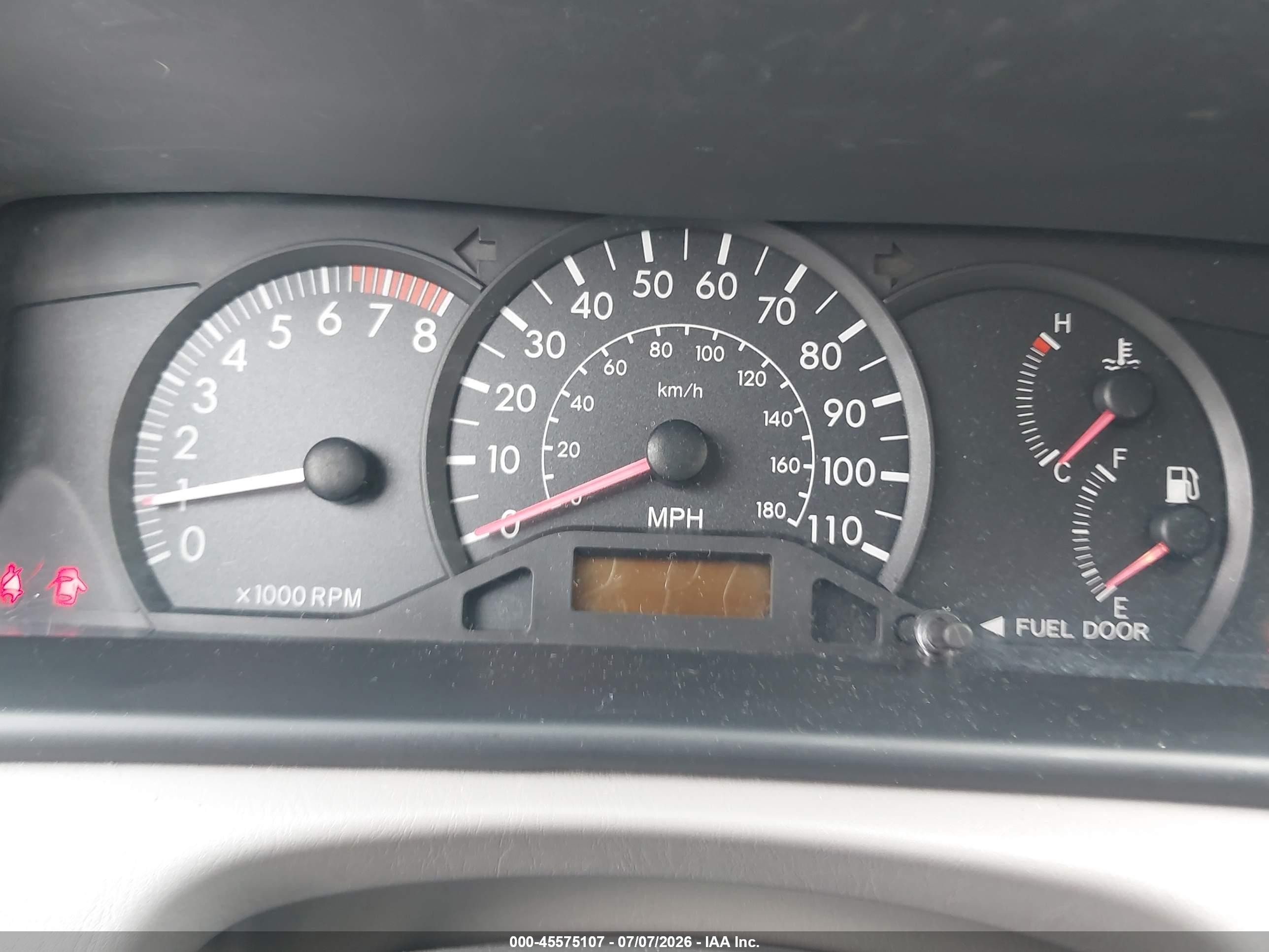 2005 Toyota Corolla Ce Silver vin: JTDBR32EX52059626