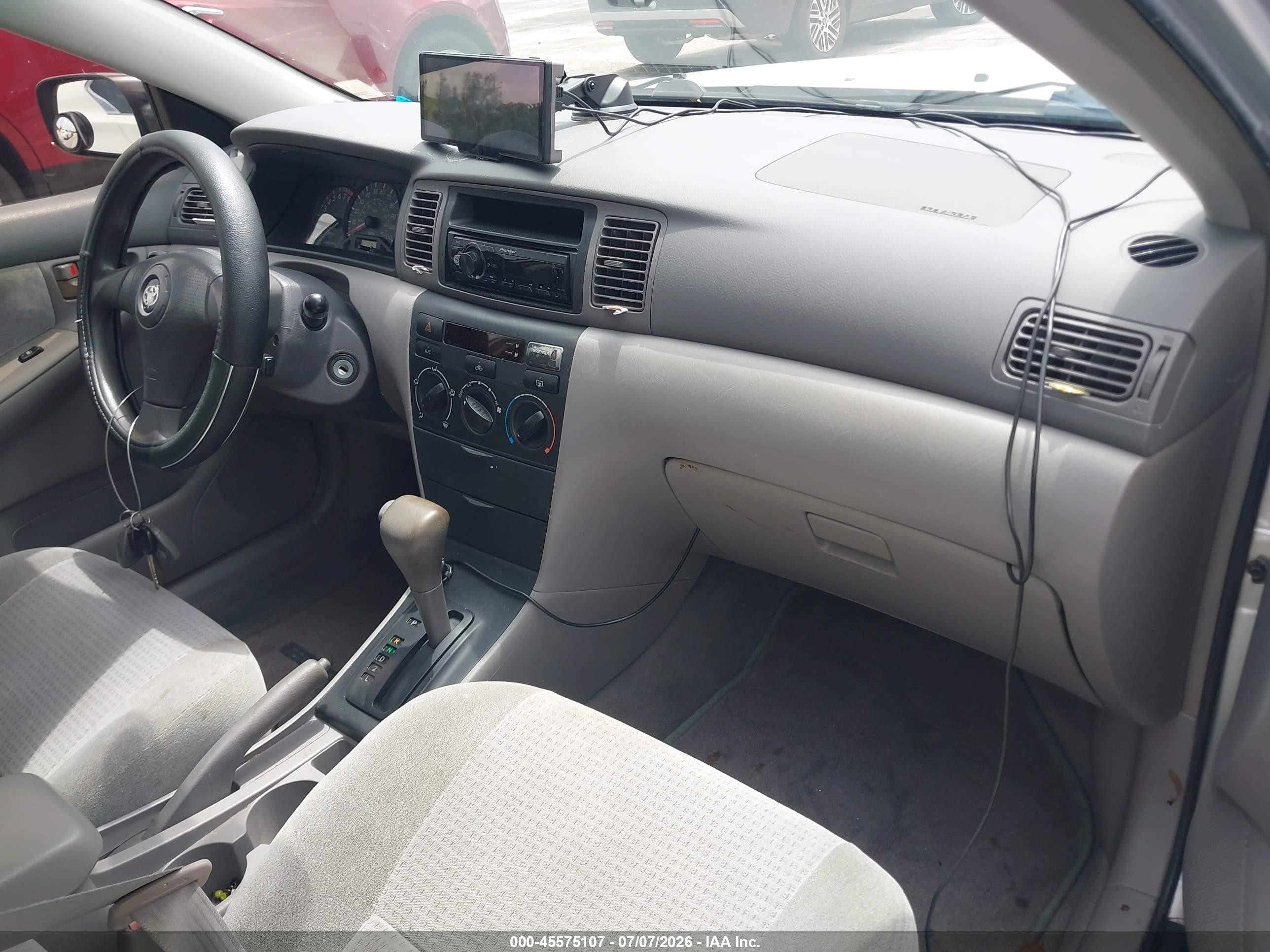 2005 Toyota Corolla Ce Silver vin: JTDBR32EX52059626