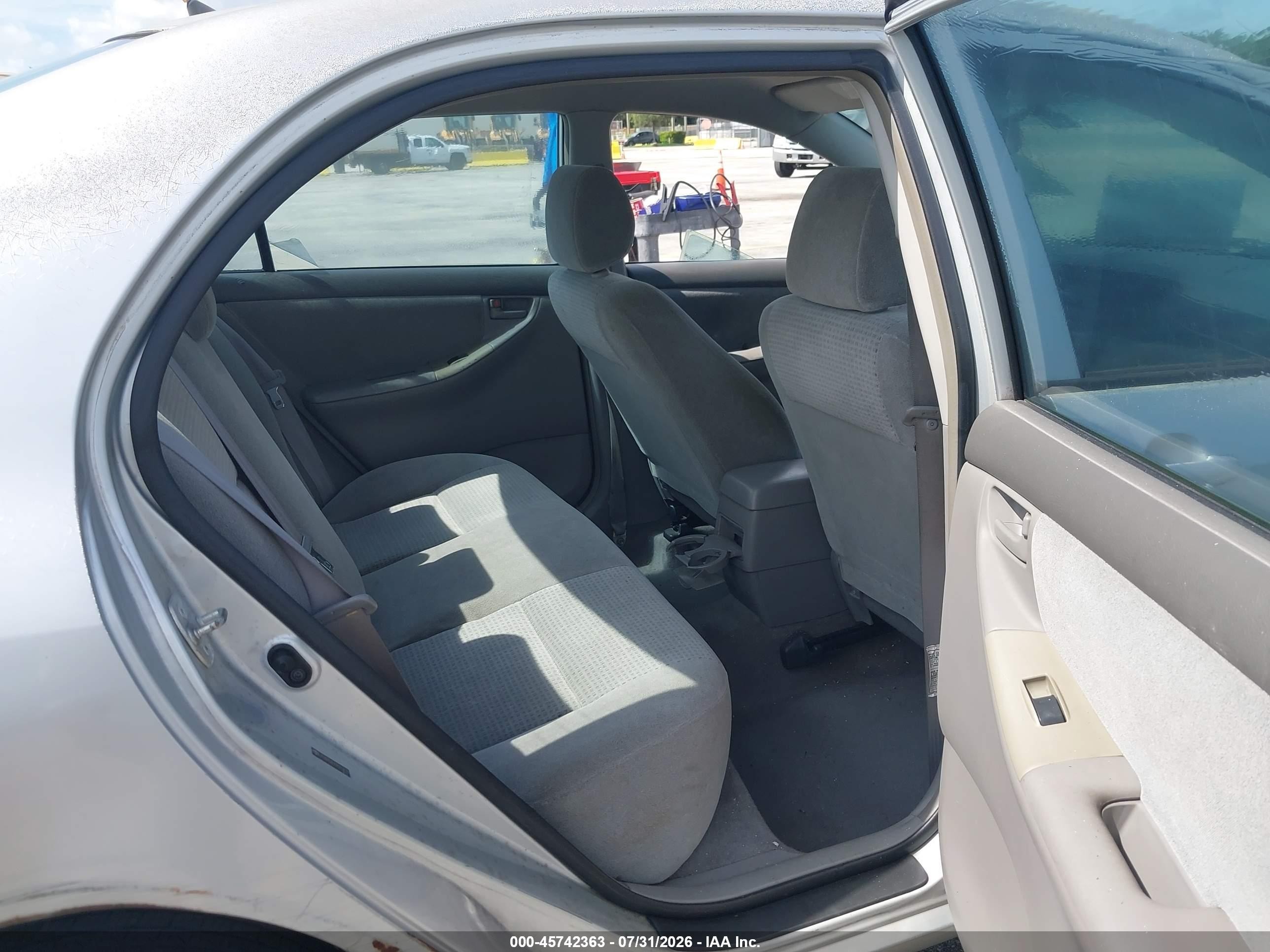 2007 Toyota Corolla Ce Silver vin: JTDBR32EX70114171