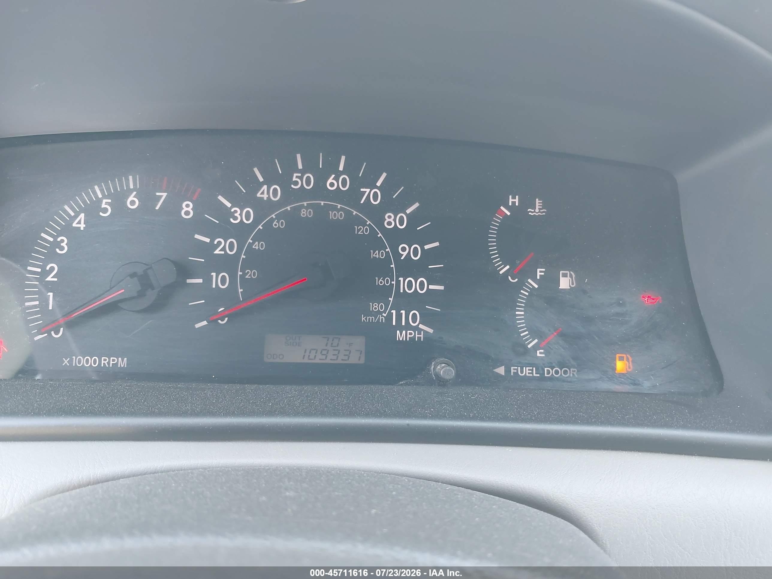 2007 Toyota Corolla Le White vin: JTDBR32EX70116583
