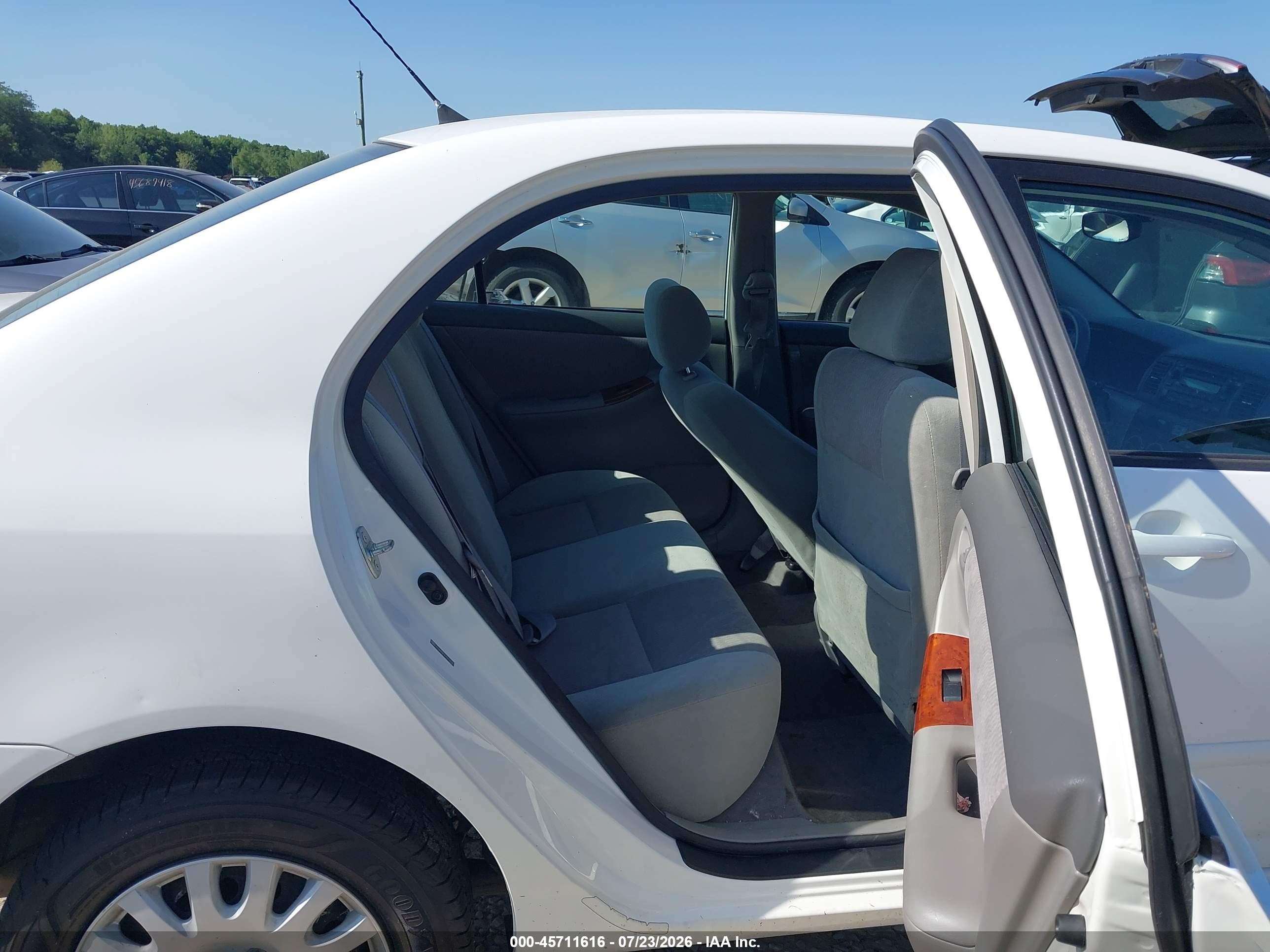2007 Toyota Corolla Le White vin: JTDBR32EX70116583