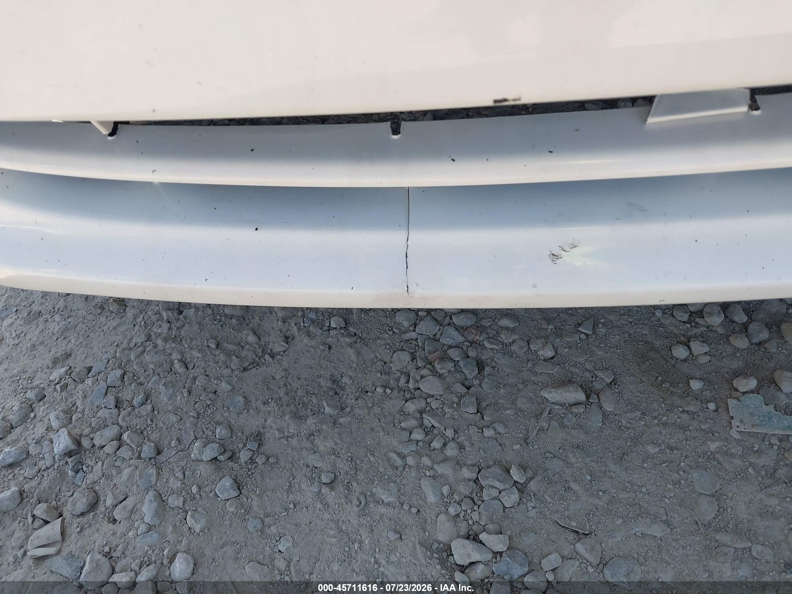 2007 Toyota Corolla Le White vin: JTDBR32EX70116583