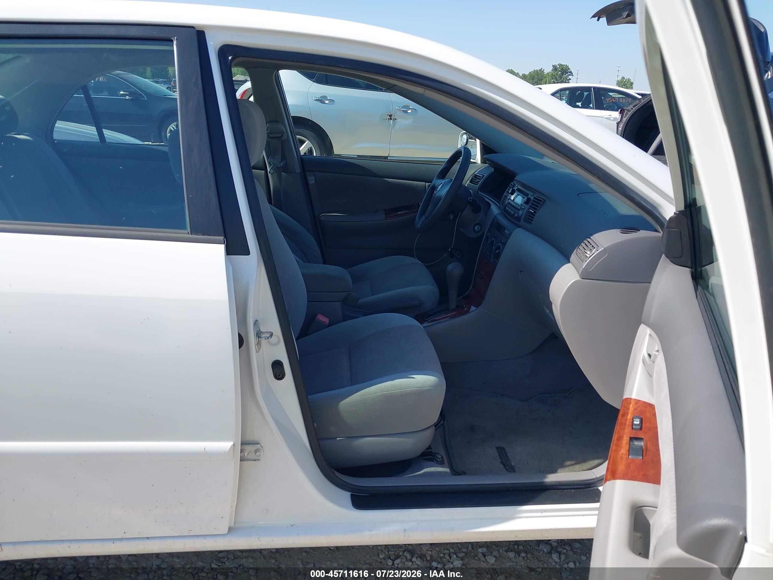 2007 Toyota Corolla Le White vin: JTDBR32EX70116583