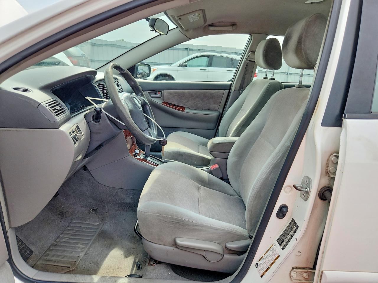 2007 Toyota Corolla Le White vin: JTDBR32EX70124733