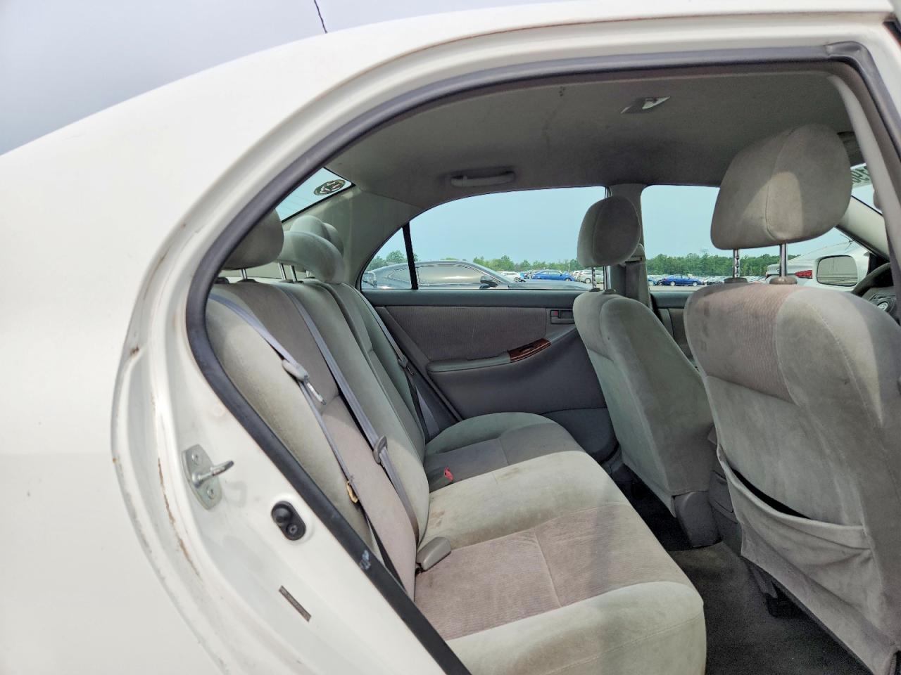 2007 Toyota Corolla Le White vin: JTDBR32EX70124733
