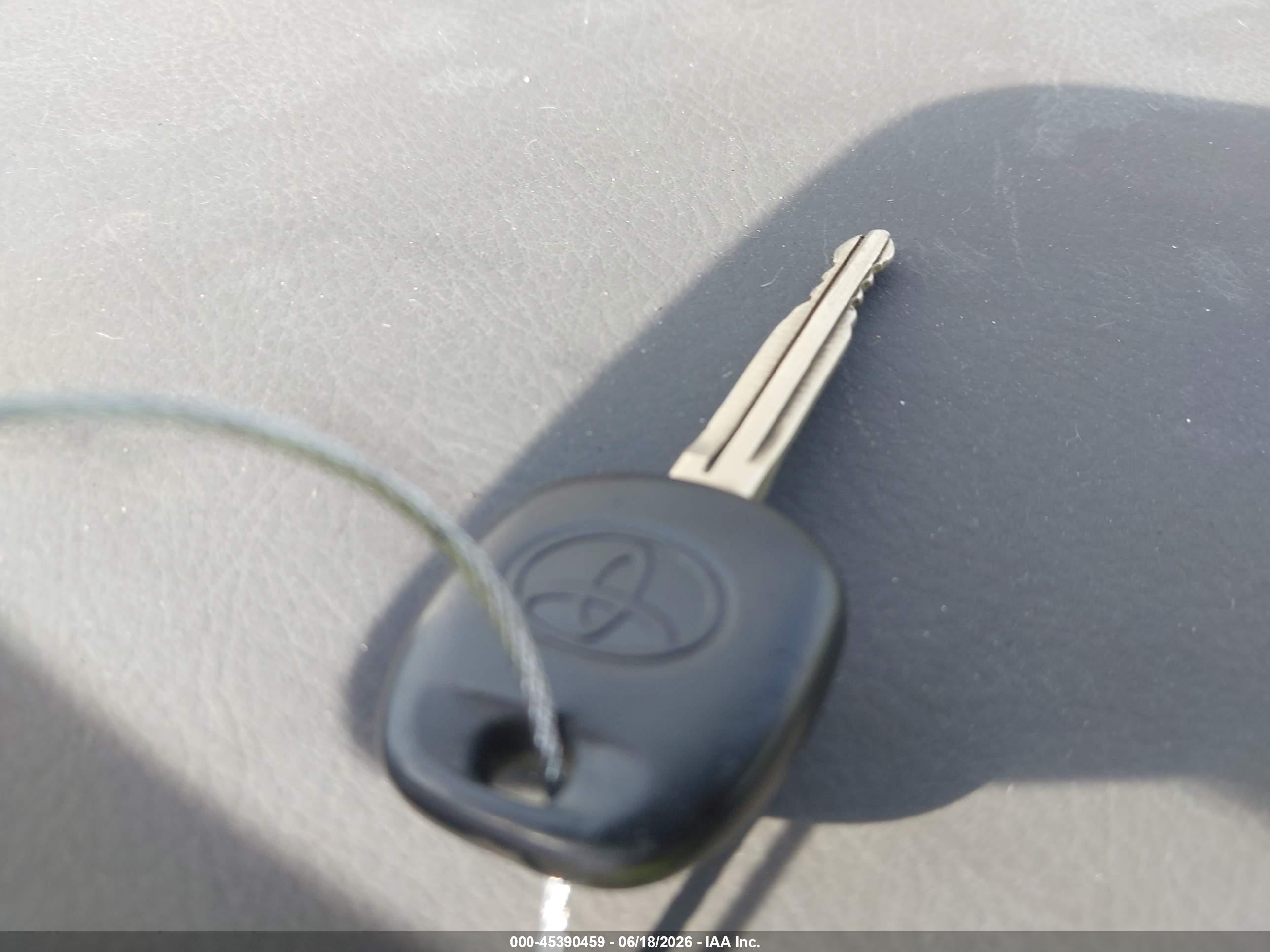 2007 Toyota Corolla Ce Silver vin: JTDBR32EX70127552