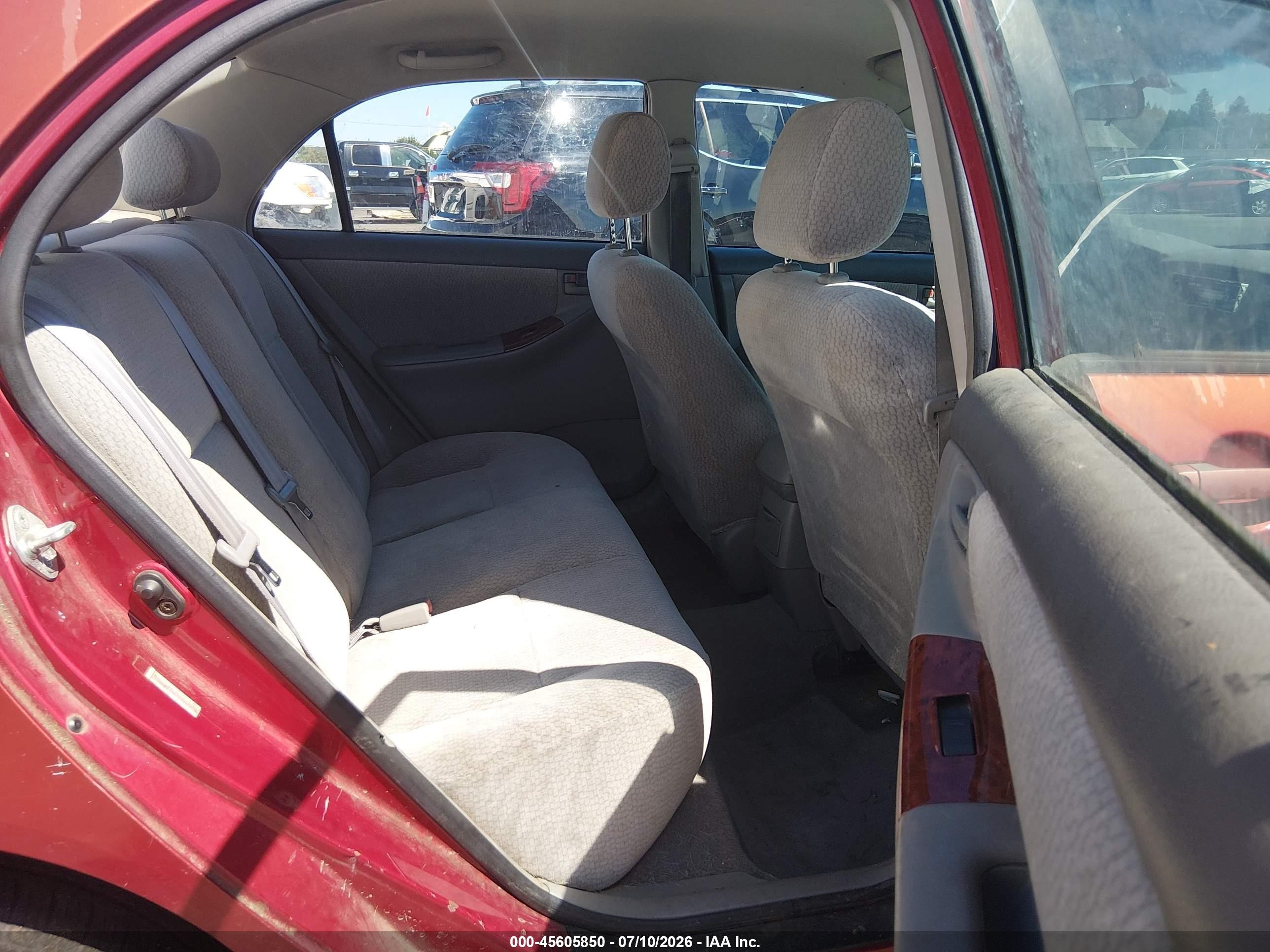 2003 Toyota Corolla Le Red vin: JTDBR38E732009870