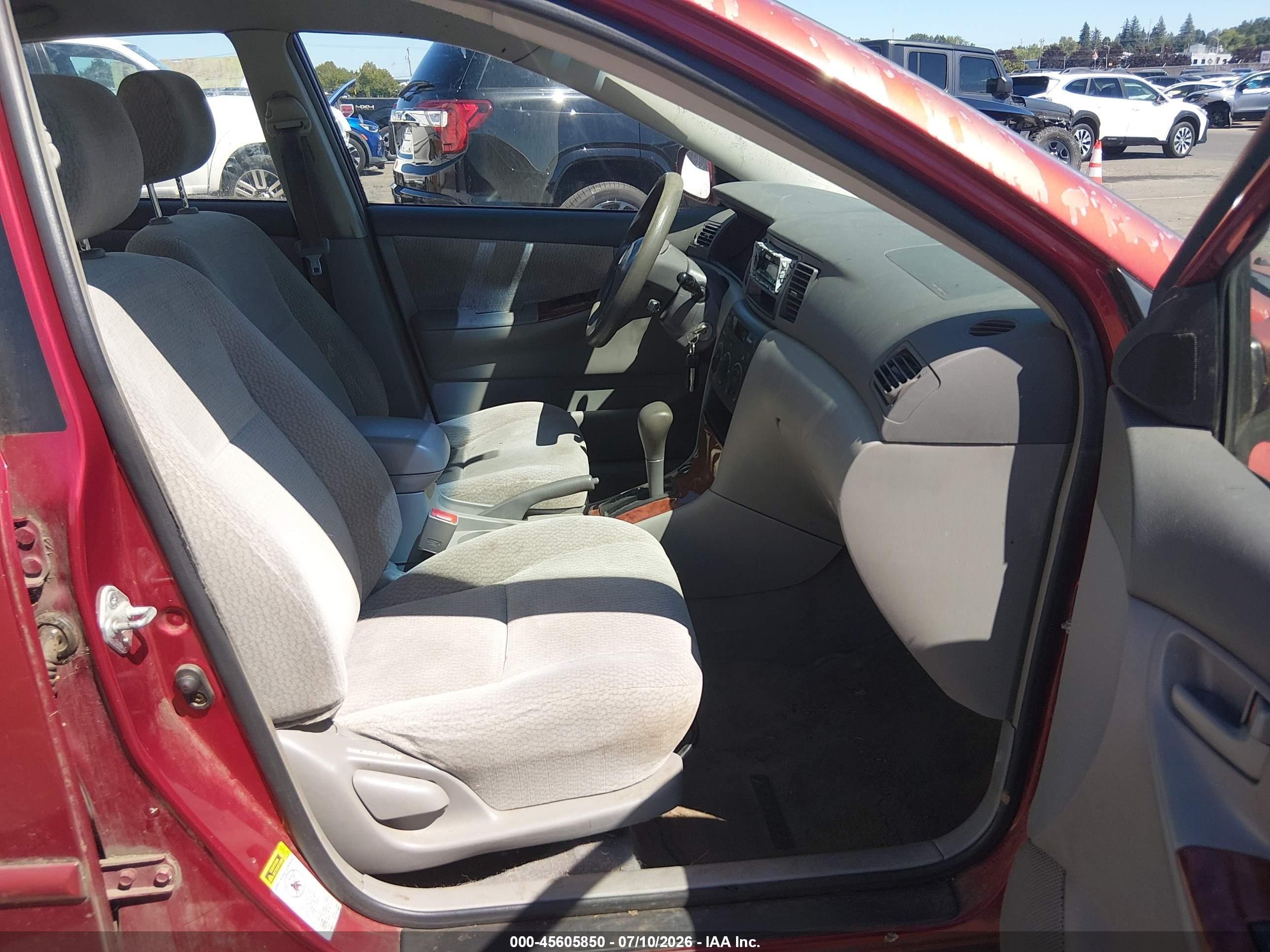 2003 Toyota Corolla Le Red vin: JTDBR38E732009870