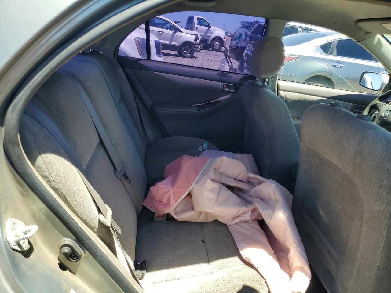2004 Toyota Corolla Ce 4d Sedan Silver vin: JTDBR38E942026879