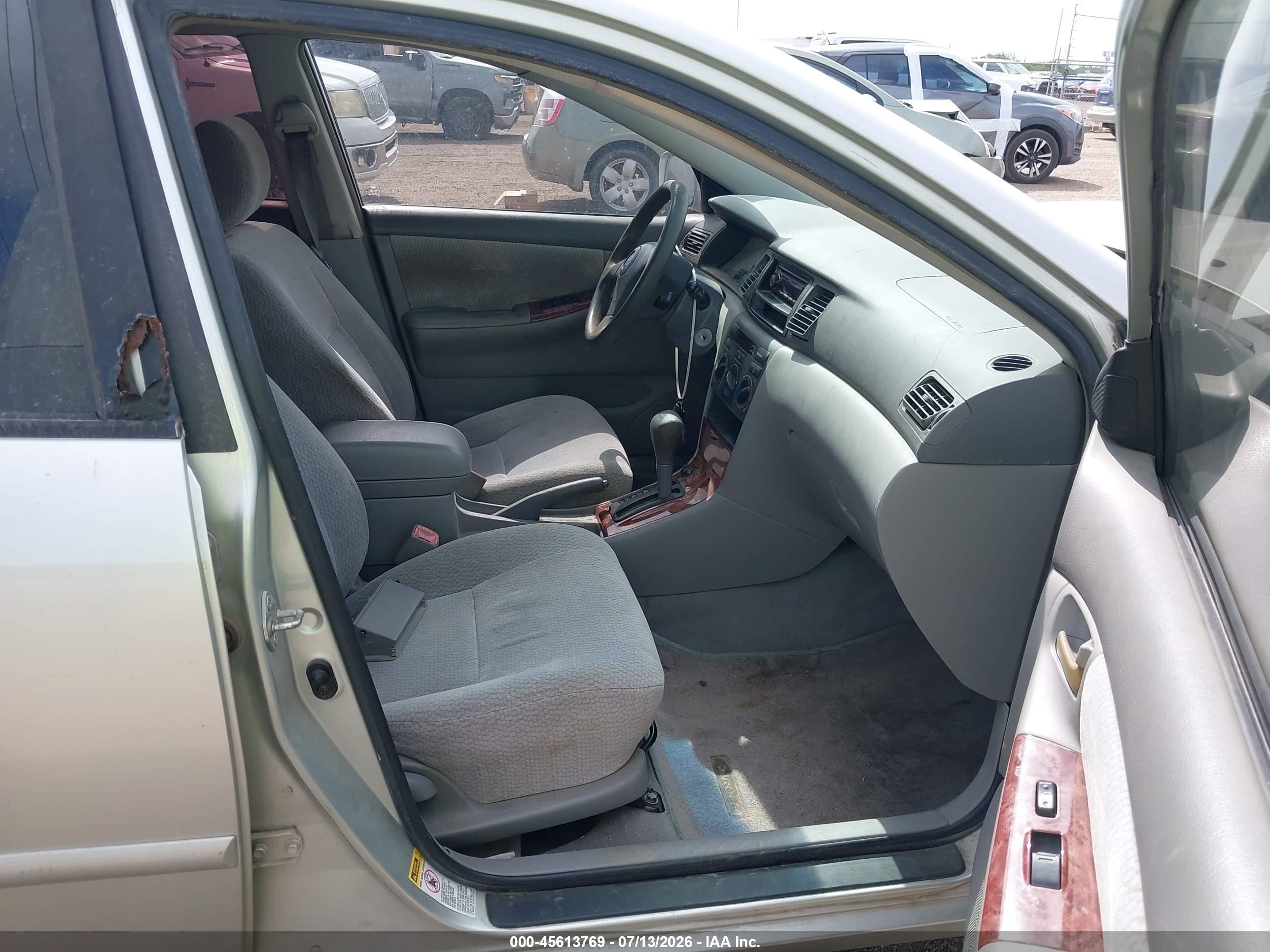 2004 Toyota Corolla Le Gold vin: JTDBR38E942044783