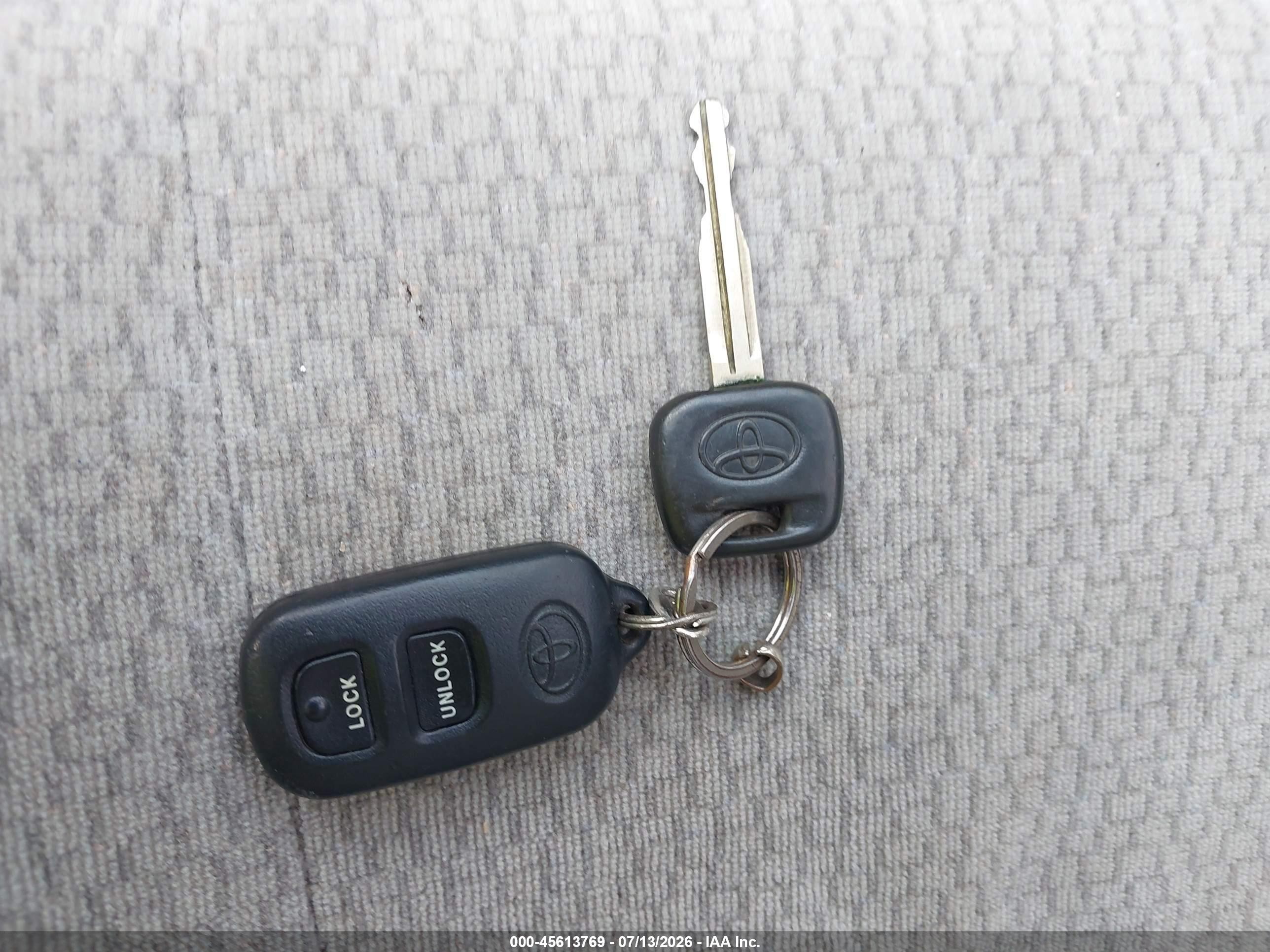 2004 Toyota Corolla Le Gold vin: JTDBR38E942044783