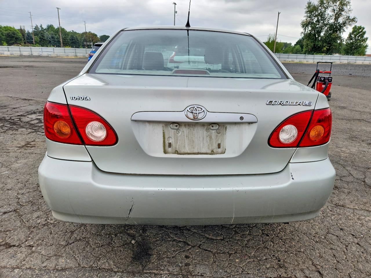 2004 Toyota Corolla Le Silver vin: JTDBR38EX42023117