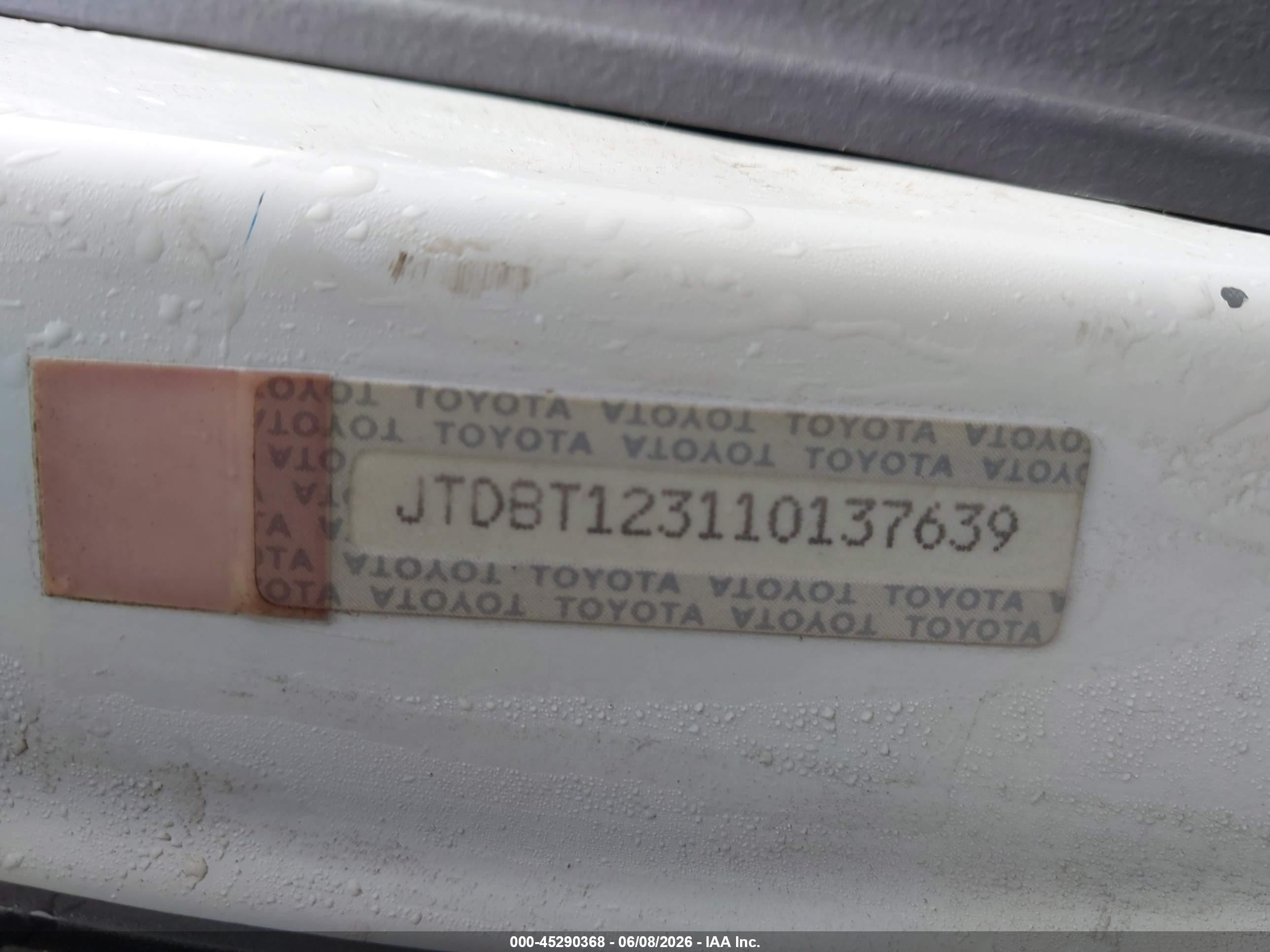 2001 Toyota Echo   White vin: JTDBT123110137639