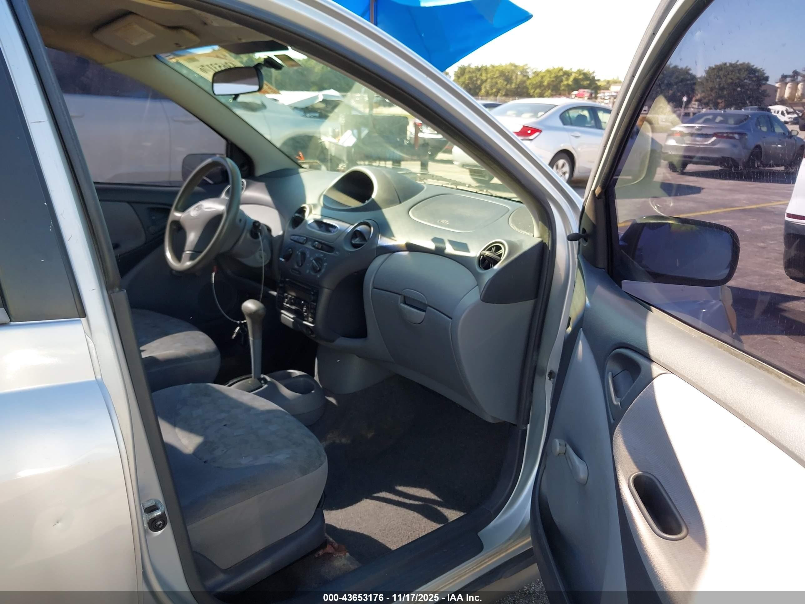 2002 Toyota Echo   Silver vin: JTDBT123120233577