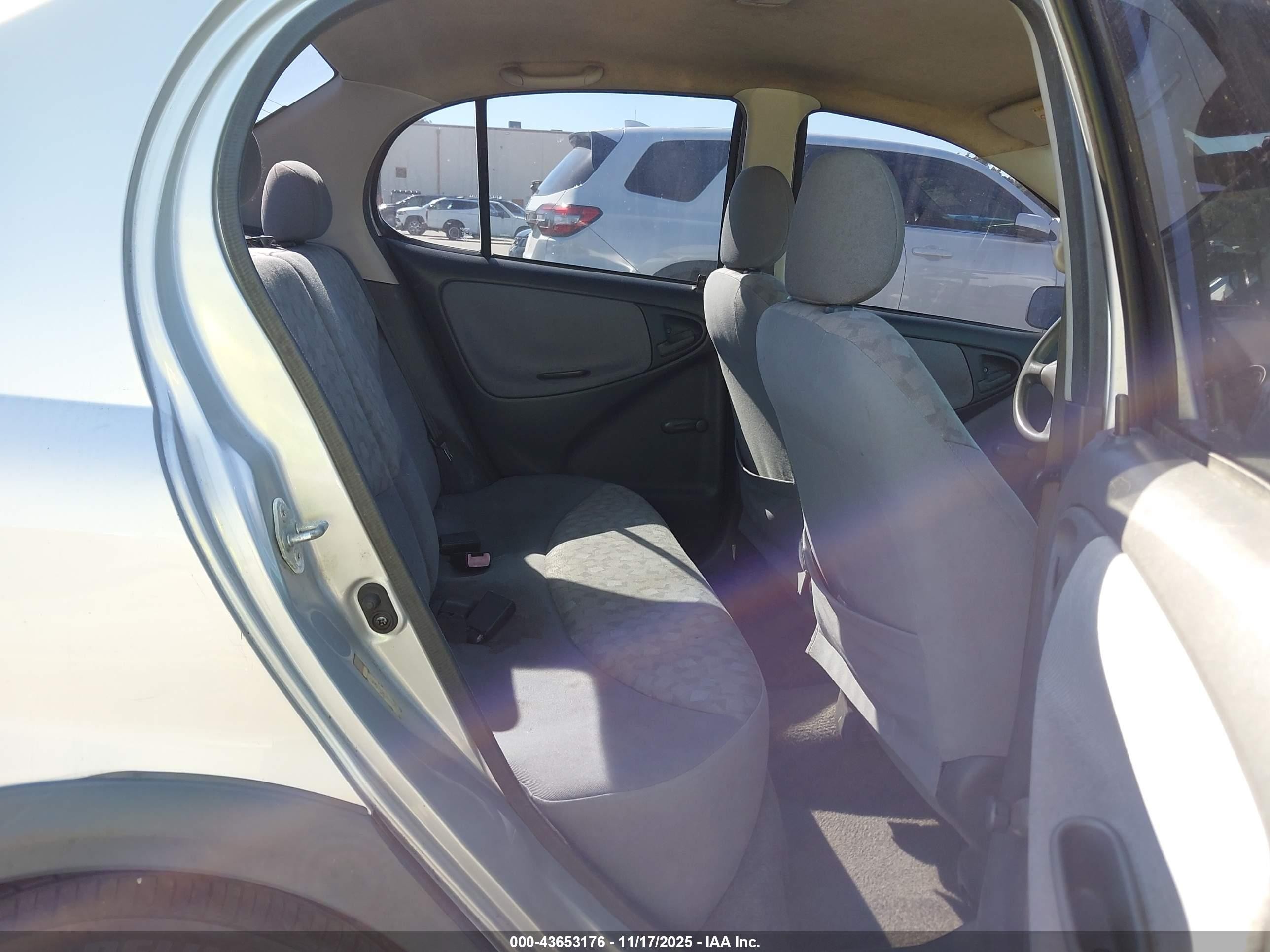 2002 Toyota Echo   Silver vin: JTDBT123120233577