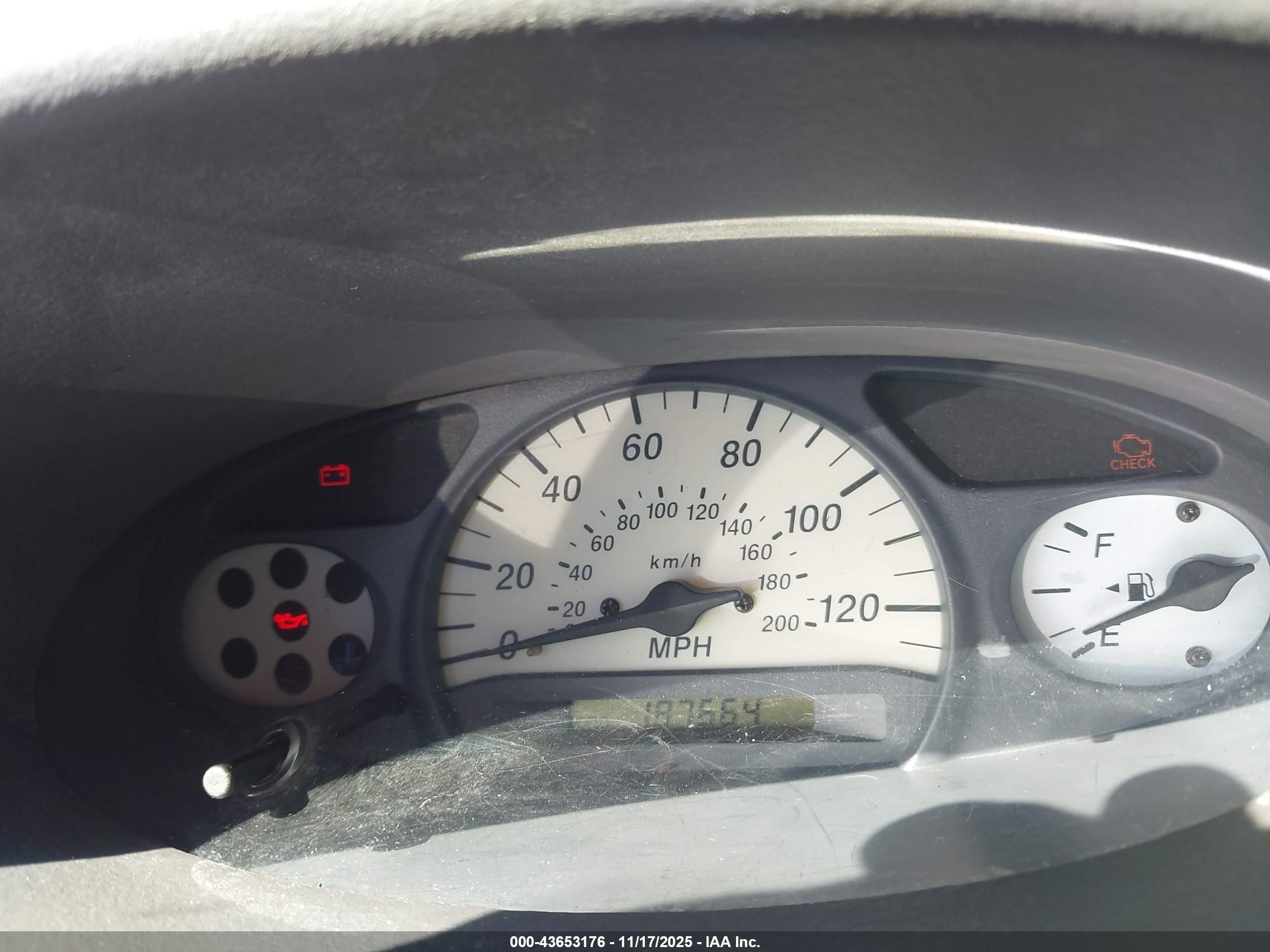 2002 Toyota Echo   Silver vin: JTDBT123120233577